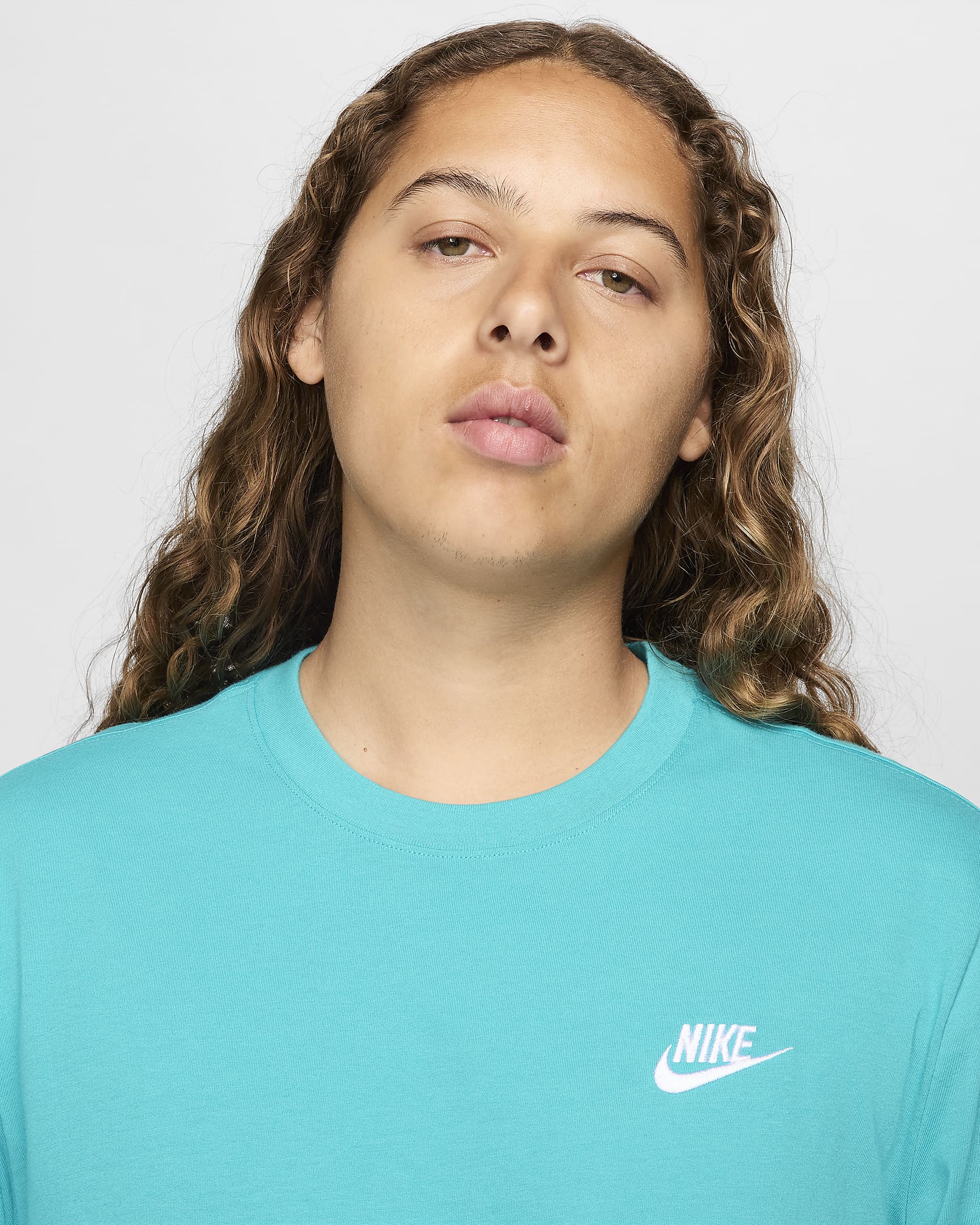 T-shirt Nike Sportswear Club pour Homme - Dusty Cactus