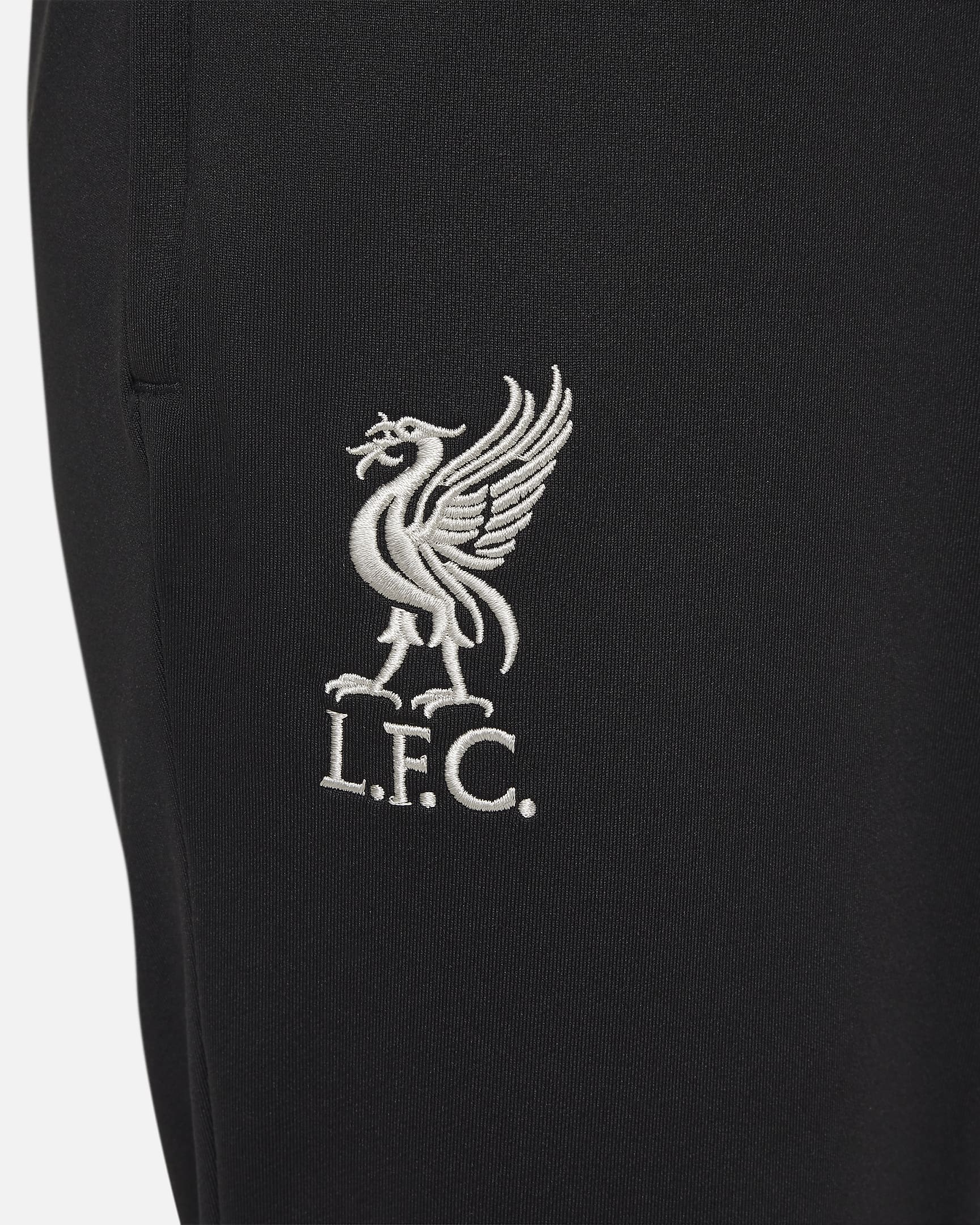 Pantaloni da calcio in maglia Nike Dri-FIT Liverpool FC Strike – Ragazzo/a - Nero/Gym Red/Light Orewood Brown