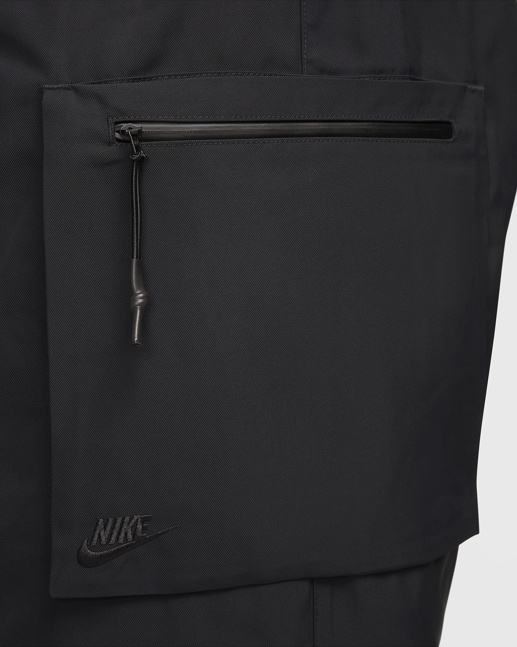 Nike Sportswear Tech Pack Utility-Webshorts für Herren - Schwarz/Schwarz/Schwarz