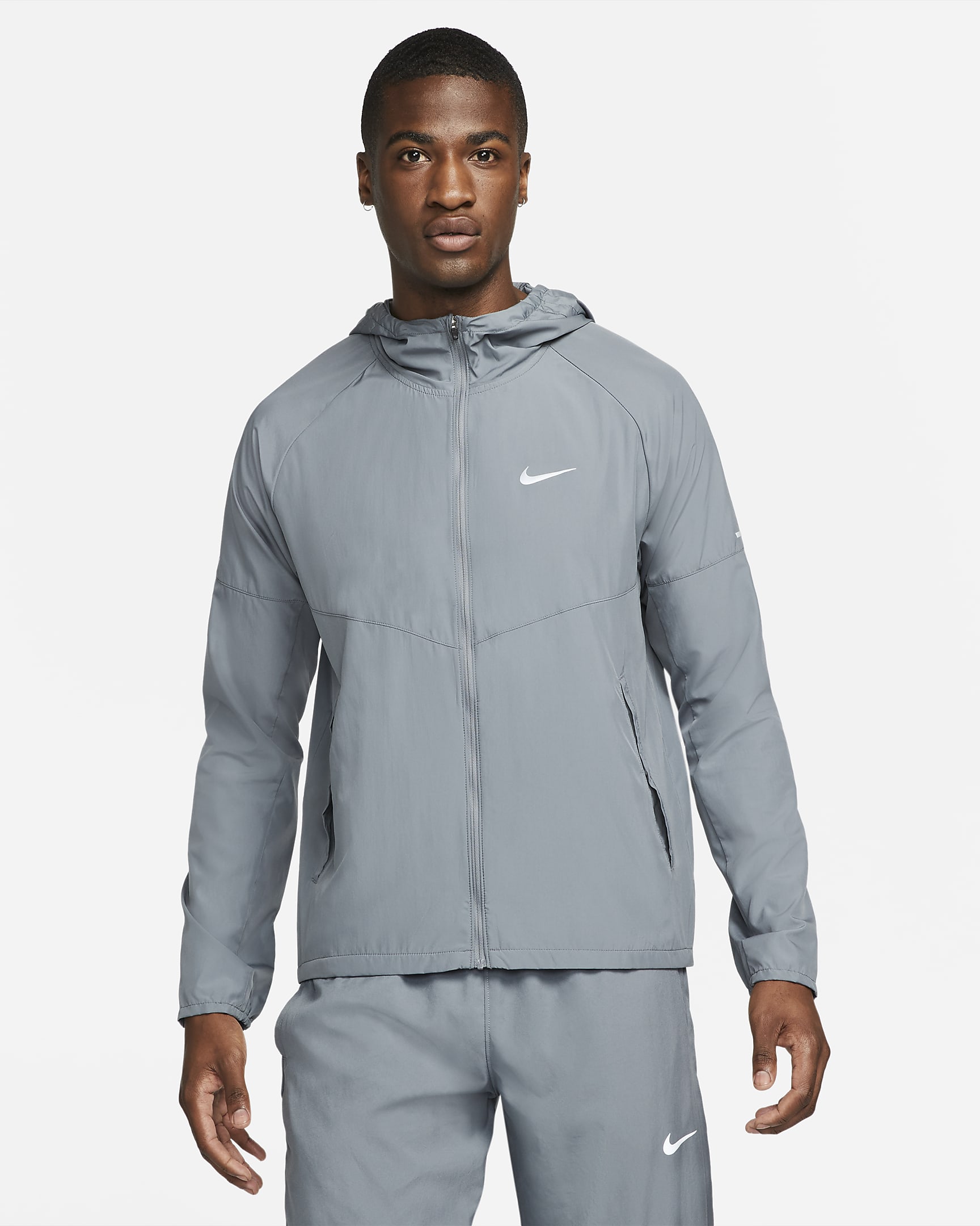 Chamarra de correr Repel para hombre Nike Miler - Gris humo/Gris humo