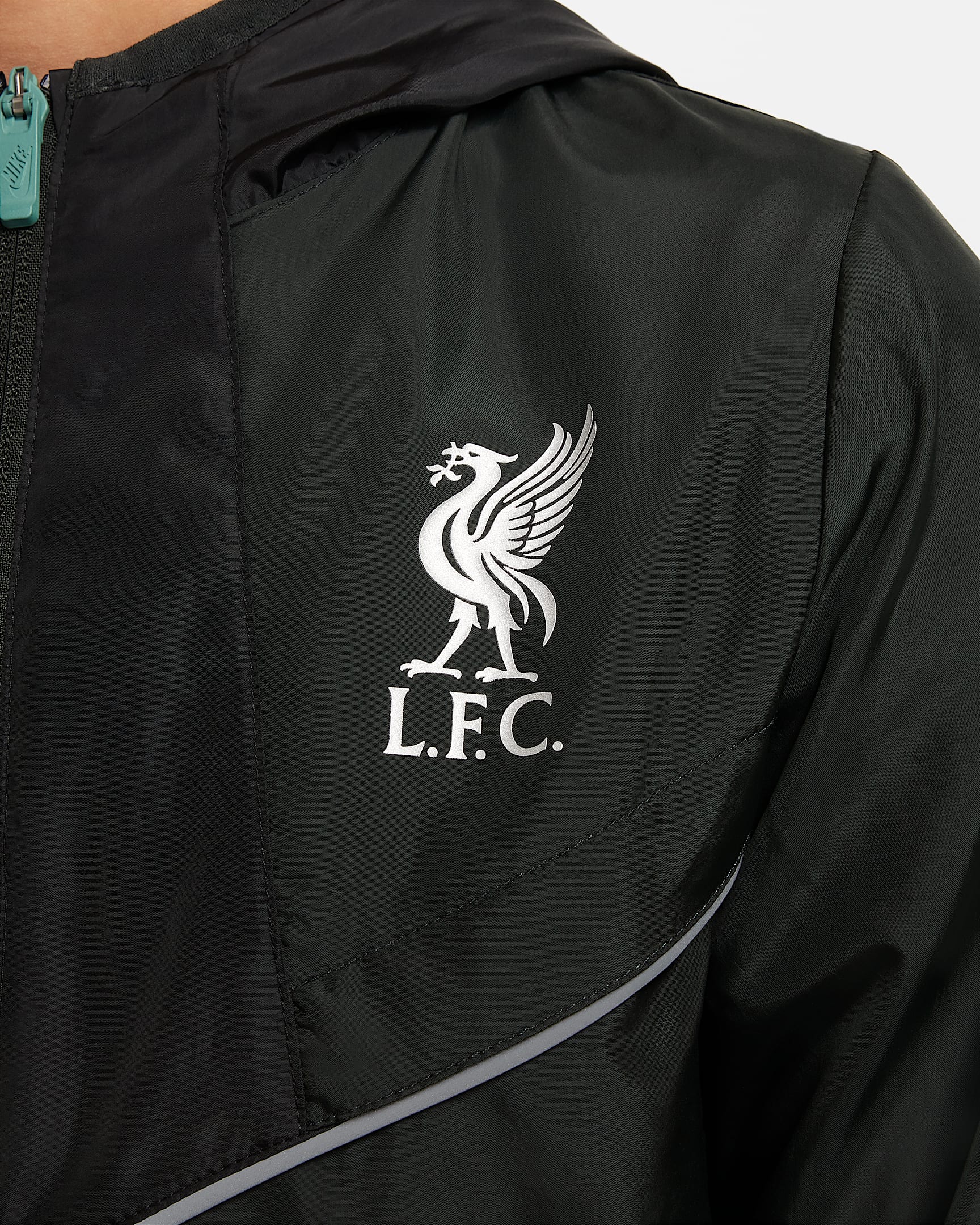 Fotbalová větrovka Nike Liverpool FC Amplify Windrunner pro větší děti (chlapce) - Night Forest/Černá/Metallic Silver