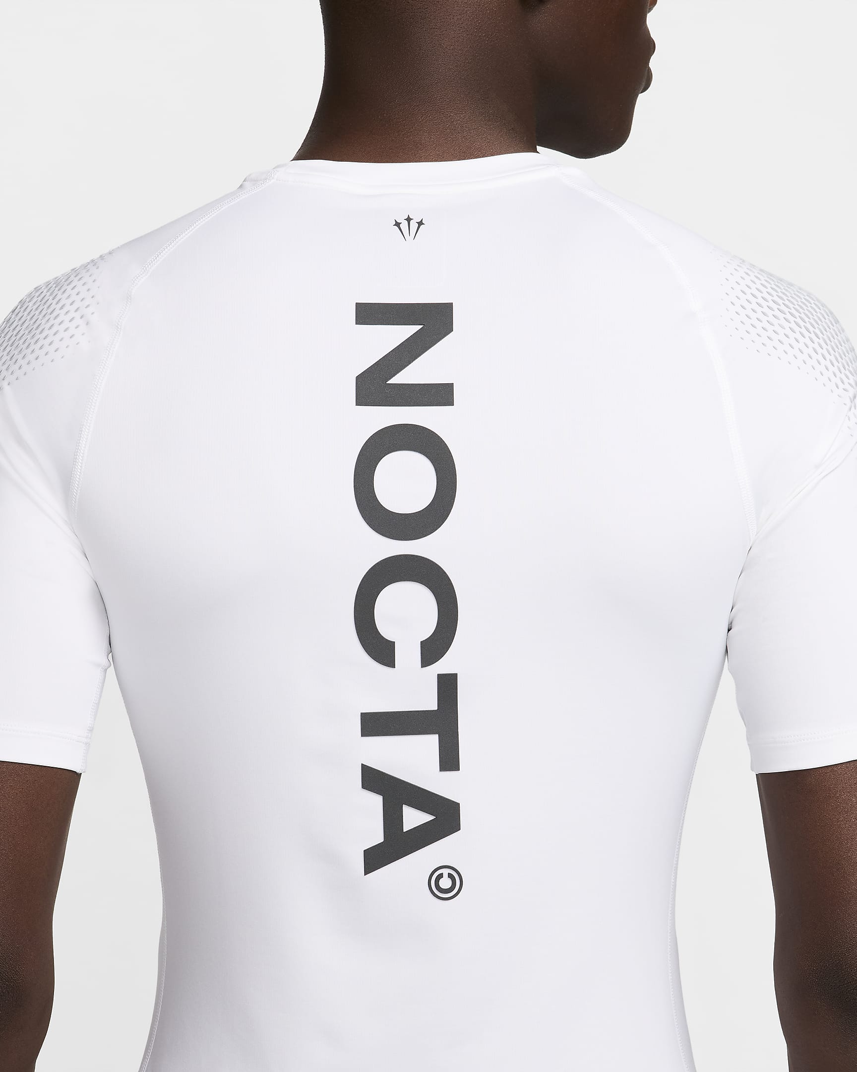 NOCTA Kurzarm-Base-Layer-Basketball-Oberteil für Herren - Weiß/Schwarz