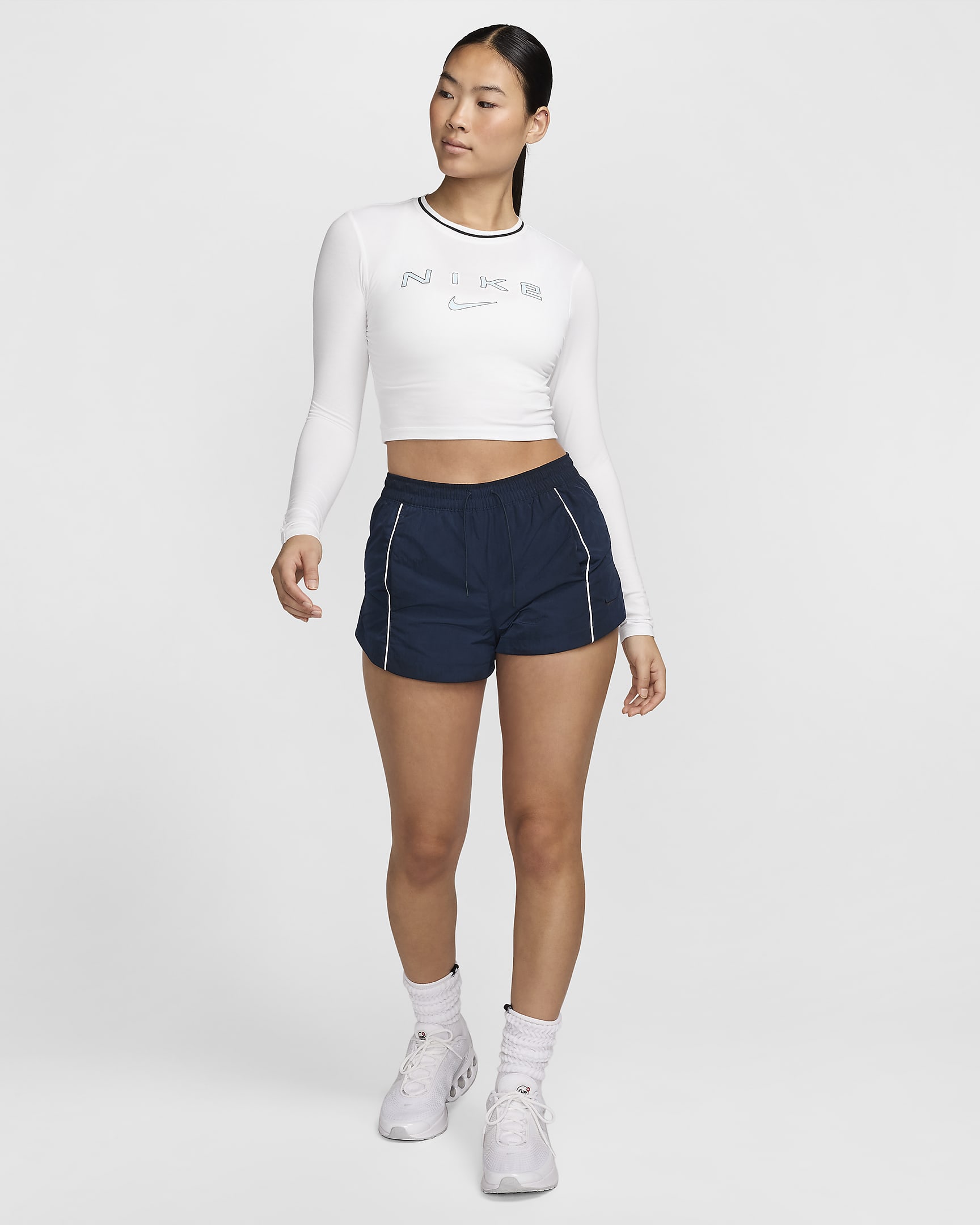 Nike Sportswear Chill Knit 女款合身長袖短版圖樣 T 恤 - 白色