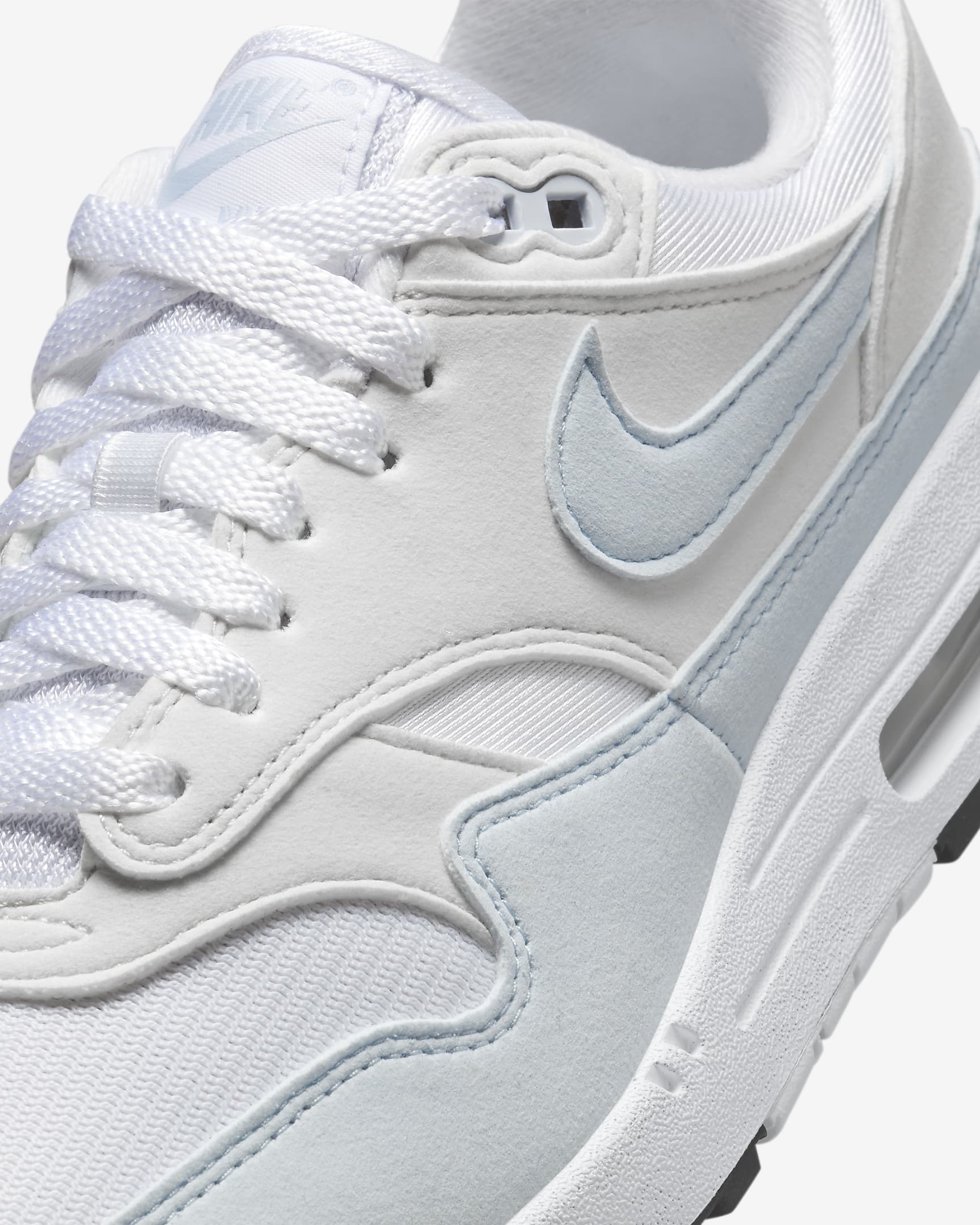 Chaussure Nike Air Max 1 pour femme - Blanc/Platinum Tint/Noir/Football Grey
