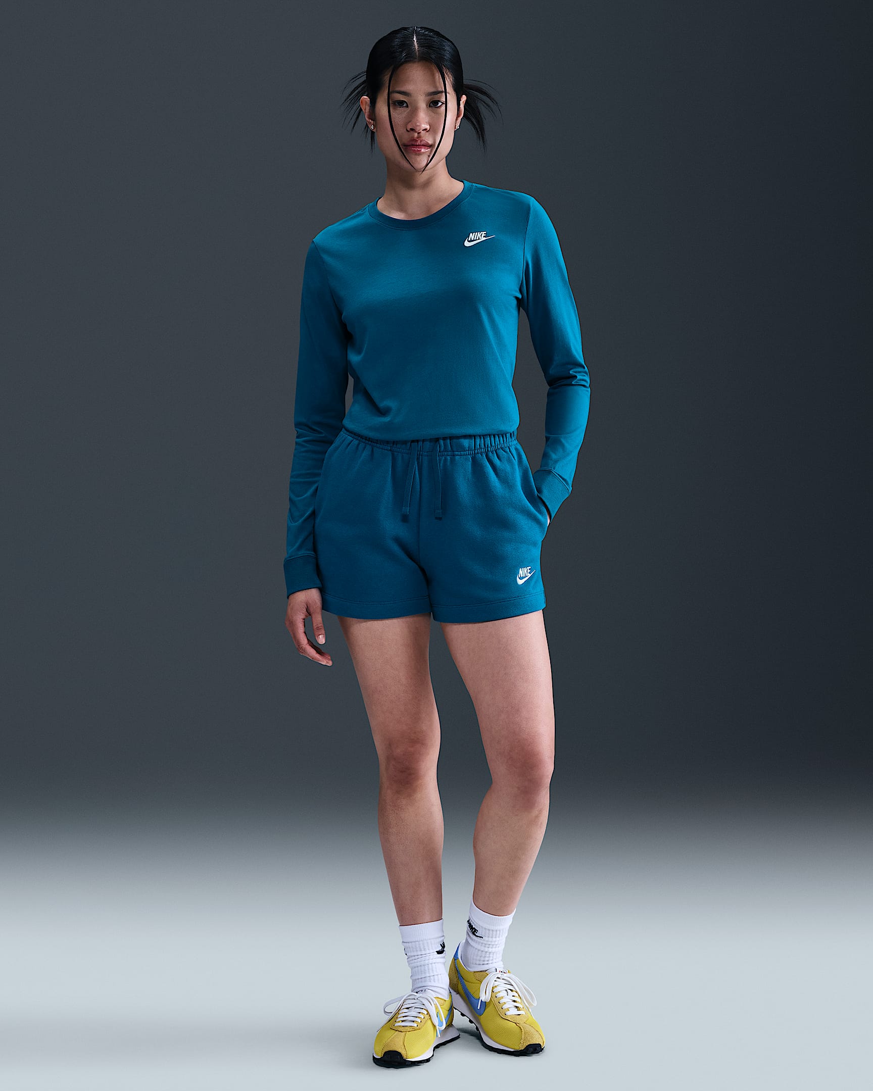 Nike Sportswear Club Fleece Women's Mid-Rise Shorts - Green Abyss/White