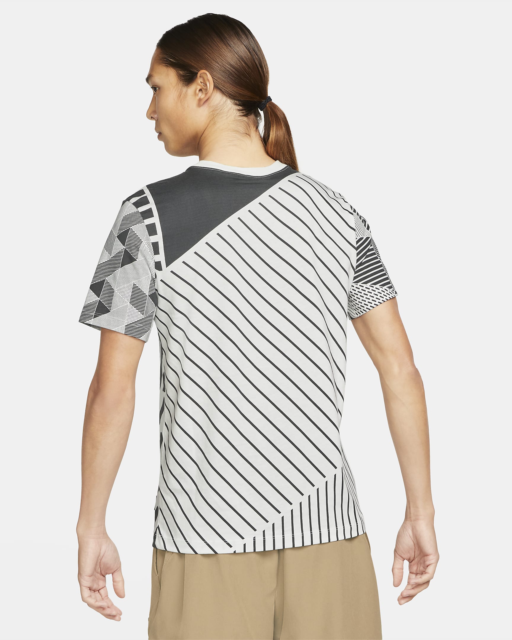 Serena Williams Design Crew Graphic Tennis T-Shirt. Nike IN