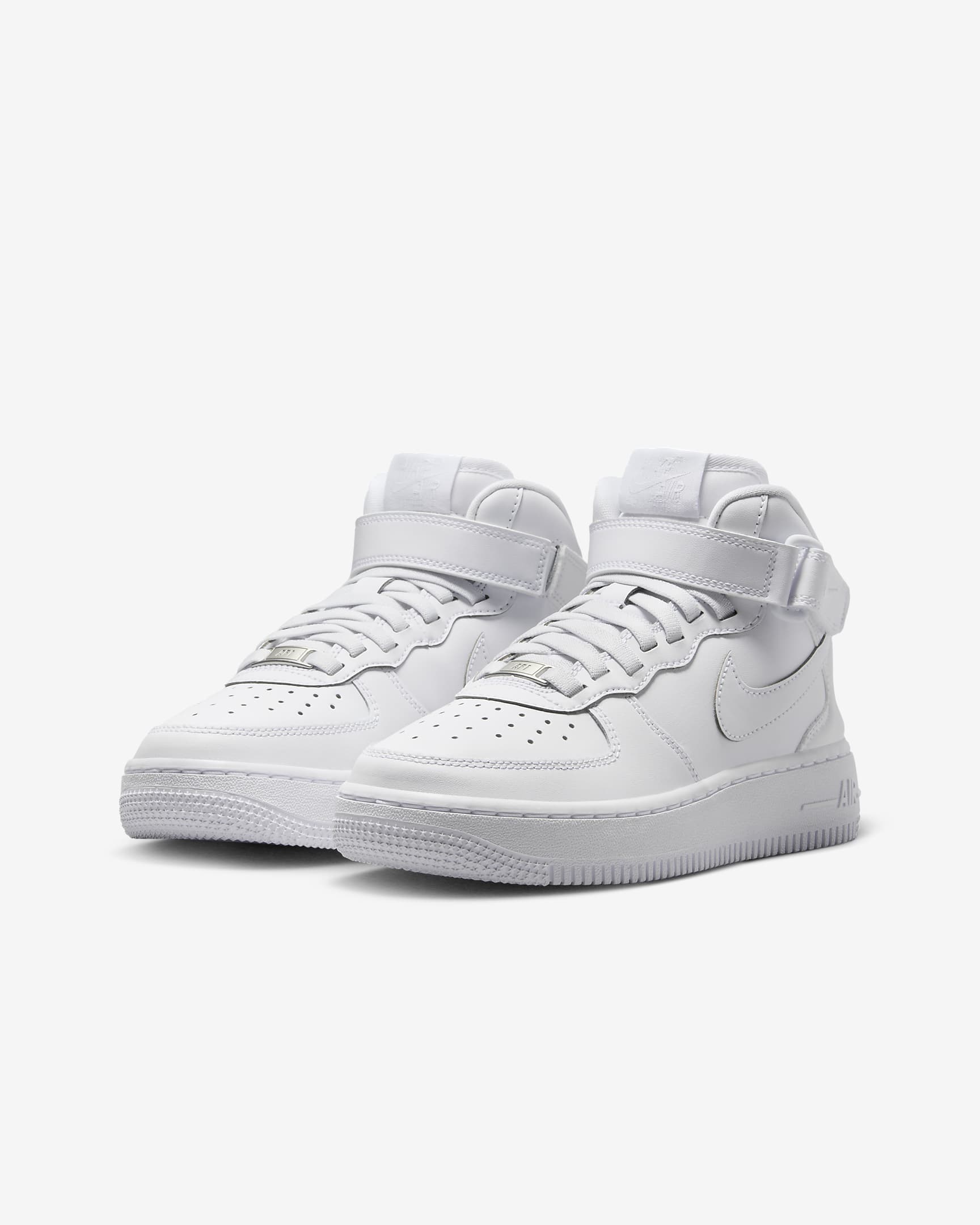 Nike Air Force 1 Mid EasyOn Older Kids' Shoes. Nike VN