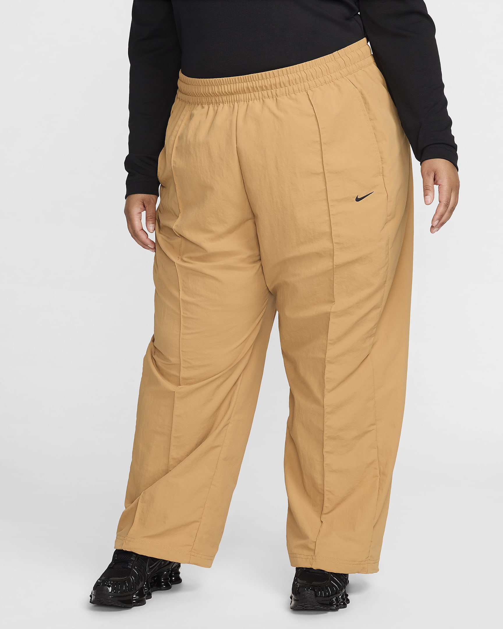 Pants de tiro medio con dobladillo abierto para mujer (talla grande) Nike Sportswear Everything Wovens - Lino/Negro