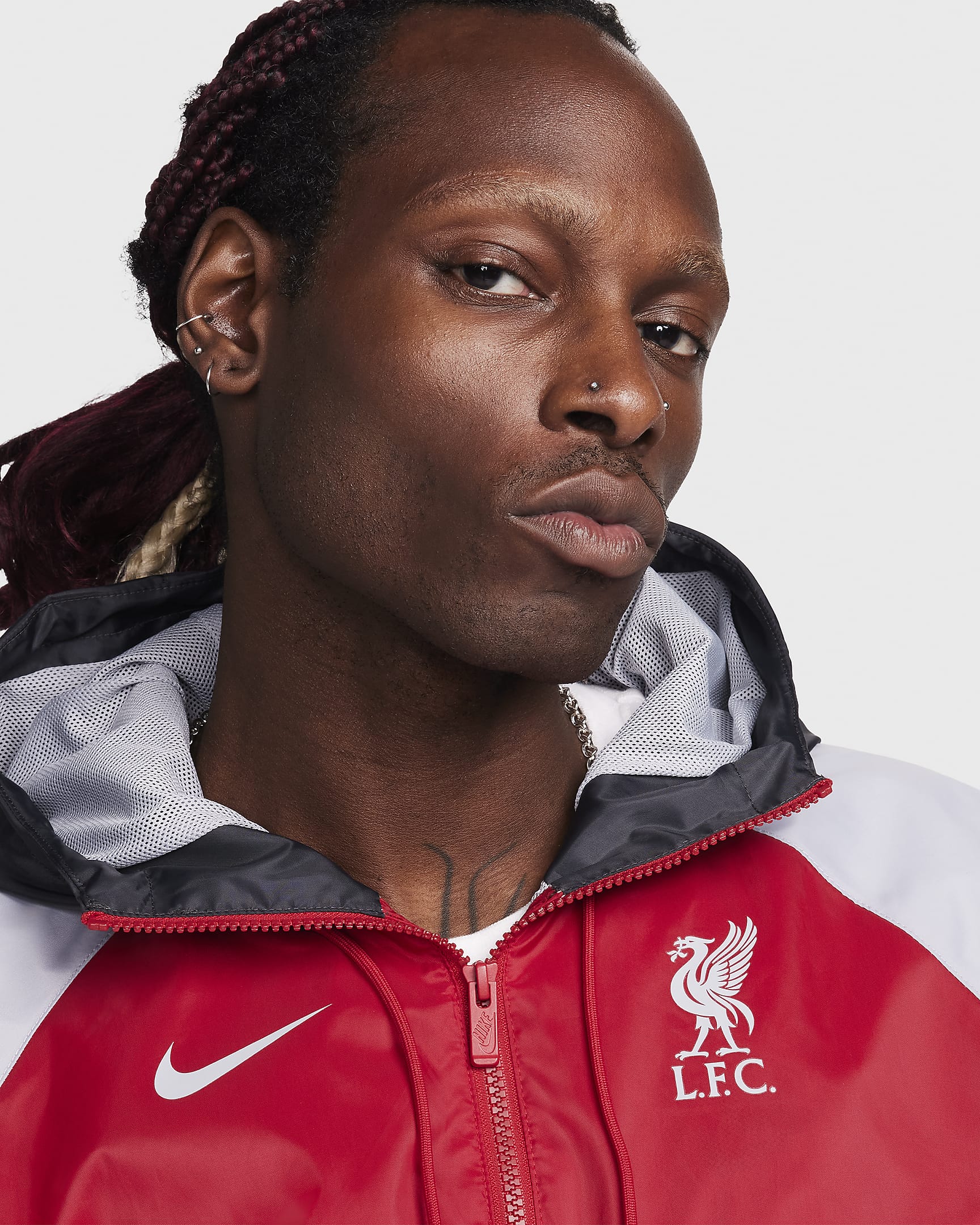 Liverpool F.C. Sport Essentials Windrunner Men's Nike Football Hooded