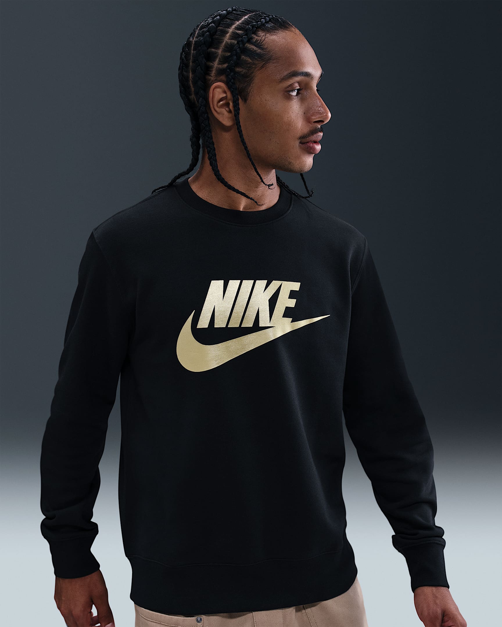 Pánská flísová mikina Nike Sportswear Club s kulatým výstřihem a grafickým motivem - Černá/Metallic Gold