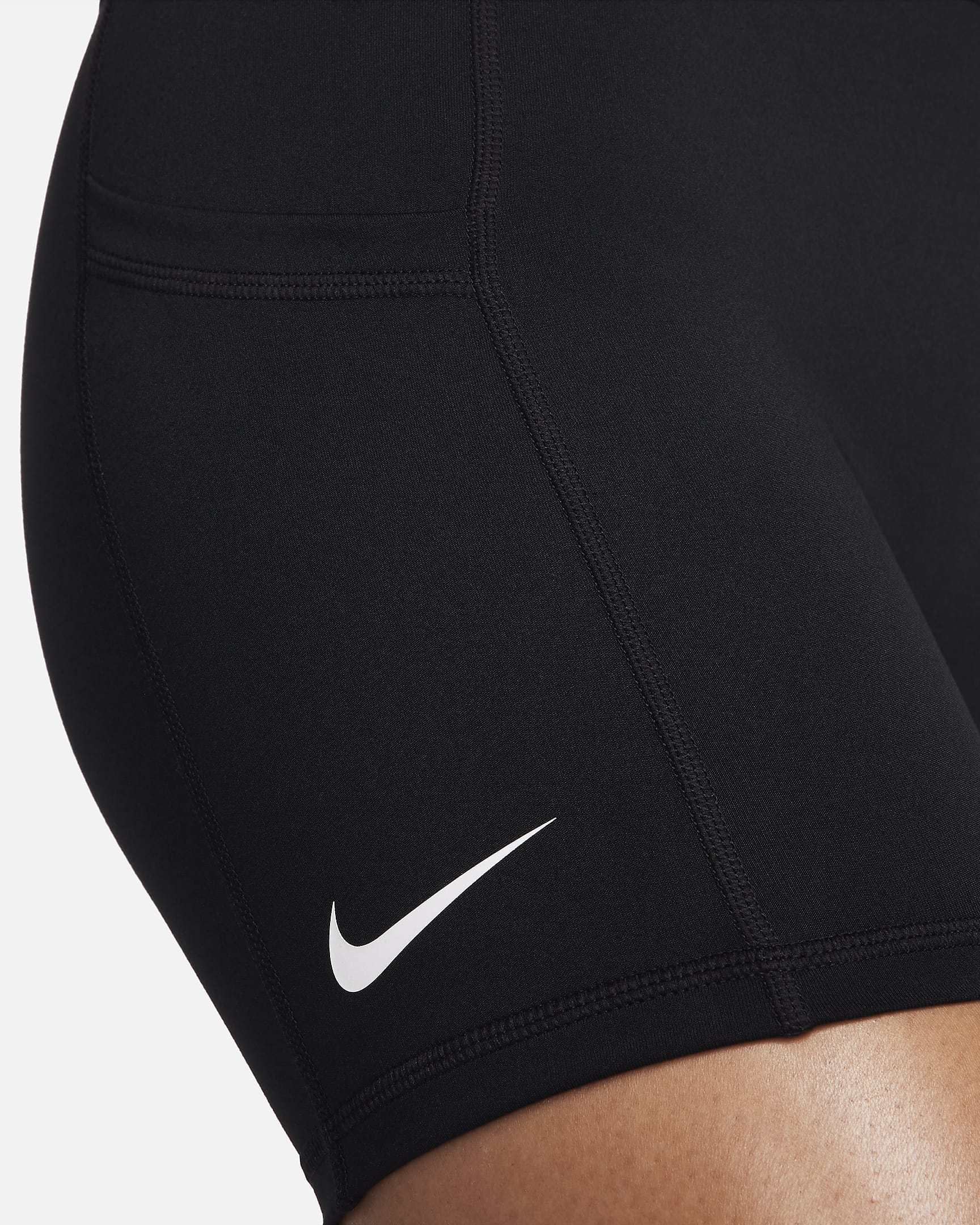 NikeCourt Advantage Dri-FIT tennisshorts til dame - Svart/Hvit