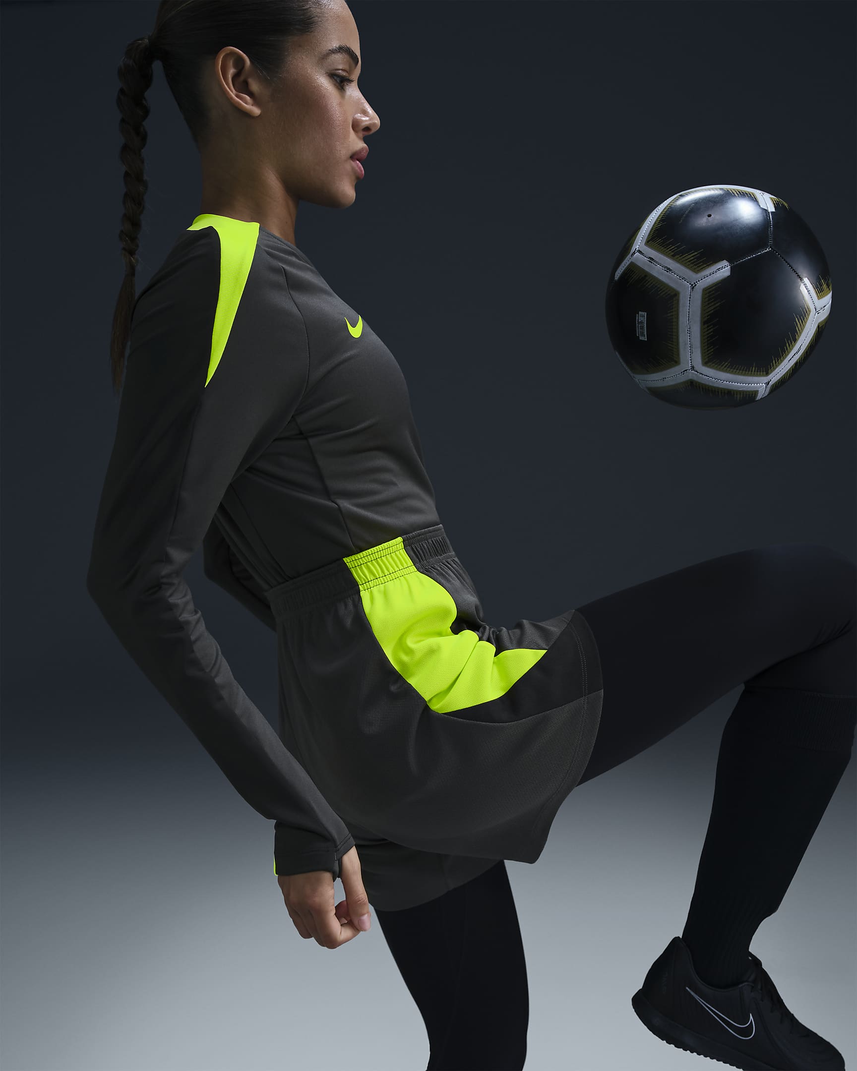 Strike Nike Dri-FIT-fodboldtrøje med rund hals til kvinder - Anthracite/Volt/sort/Volt