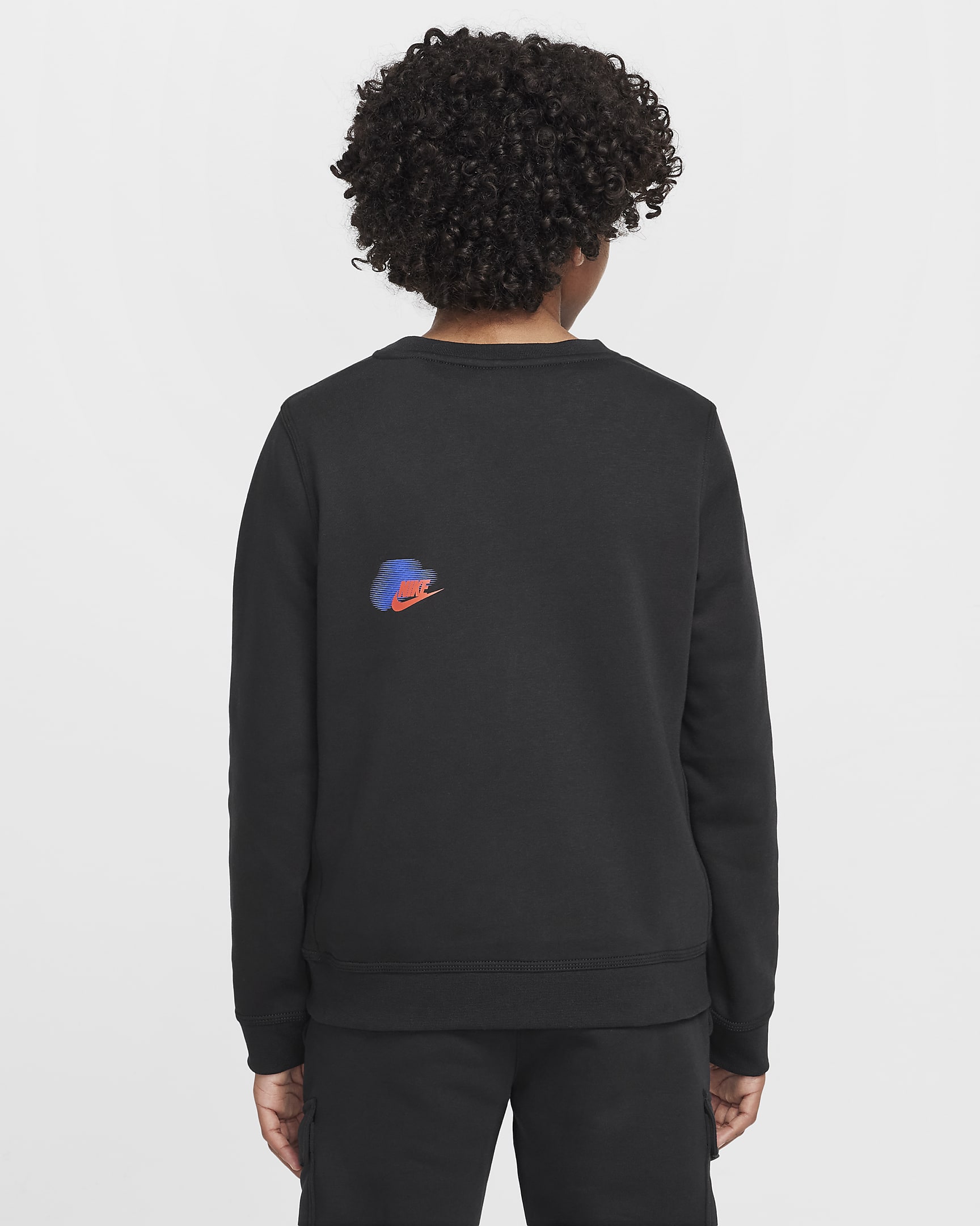 Nike Sportswear Standard Issue sweatshirt med rund hals til store barn (gutt) - Svart