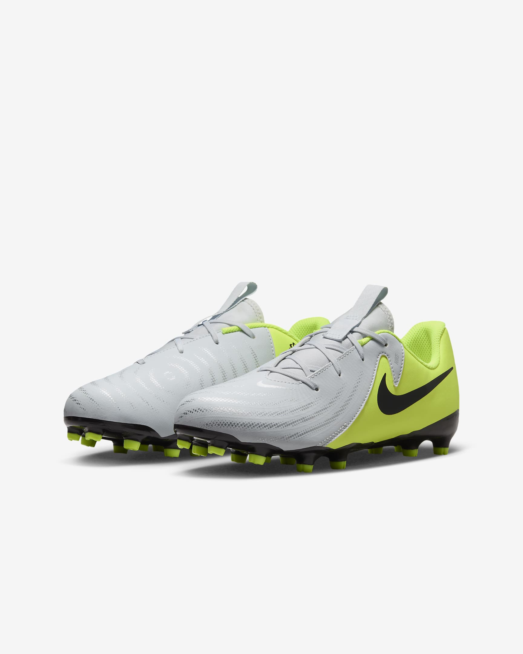 Nike Jr. Phantom GX 2 Academy MG Low-Top-Fußballschuh für jüngere/ältere Kinder - Metallic Silver/Volt/Schwarz