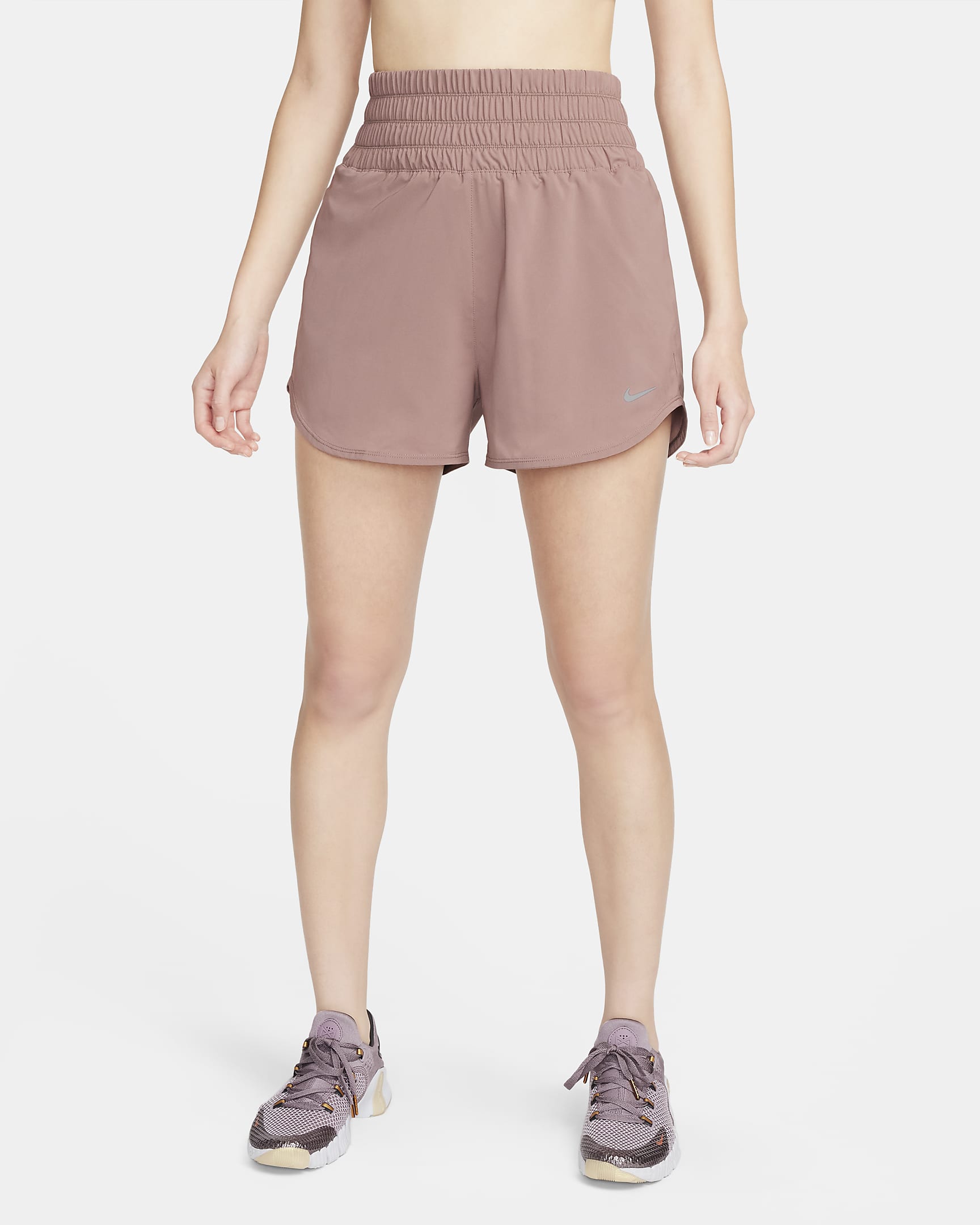 Nike One Dri-FIT Shorts mit Futter und besonders hohem Taillenbund für Damen (ca. 7,5 cm) - Smokey Mauve