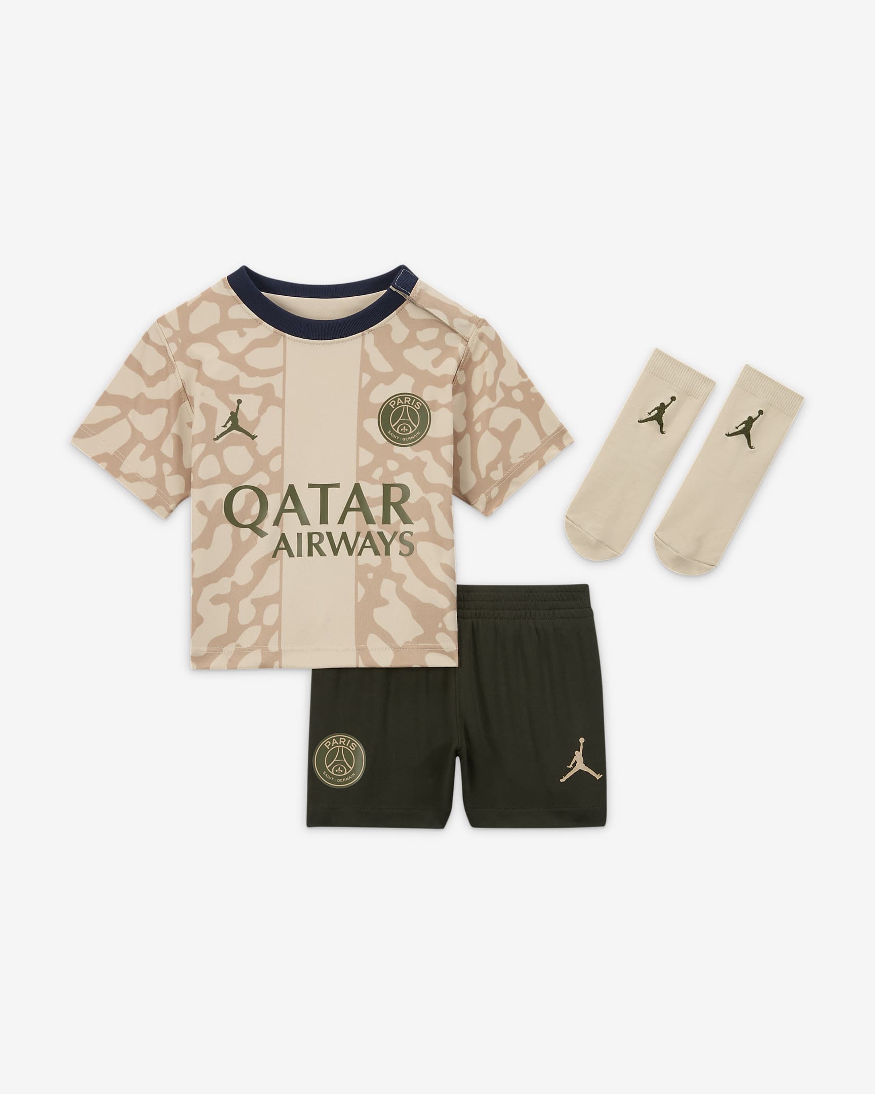 Divisa da calcio in tre pezzi Nike Paris Saint-Germain 2023/24 per bebè e bimbo/a – Quarta - Hemp/Ossidiana/Sequoia/Rough Green