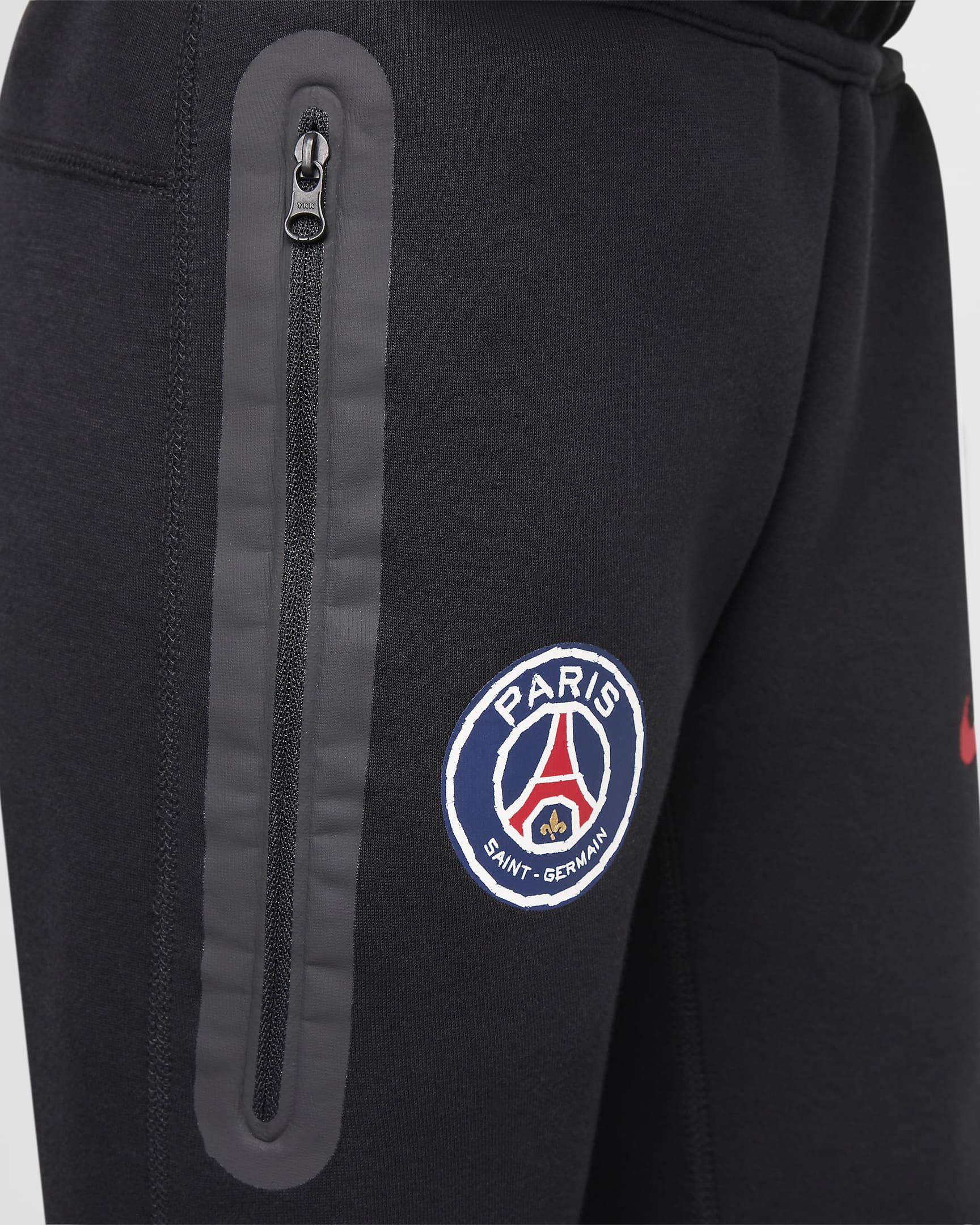 Paris Saint-Germain Tech Fleece Nike voetbalbroek voor jongens - Zwart/University Red