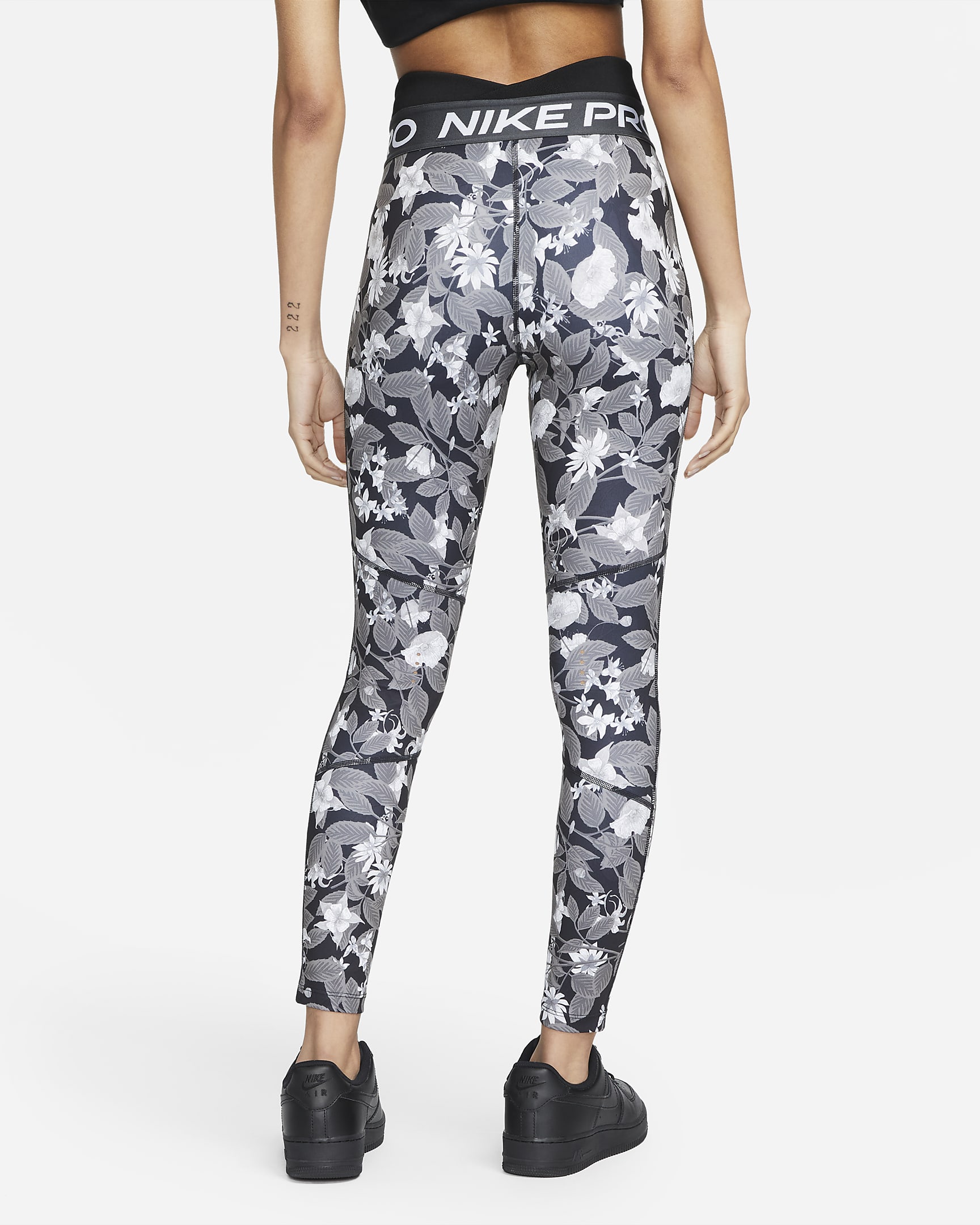 Serena Williams Design Crew Women's Crossover Leggings. Nike NO