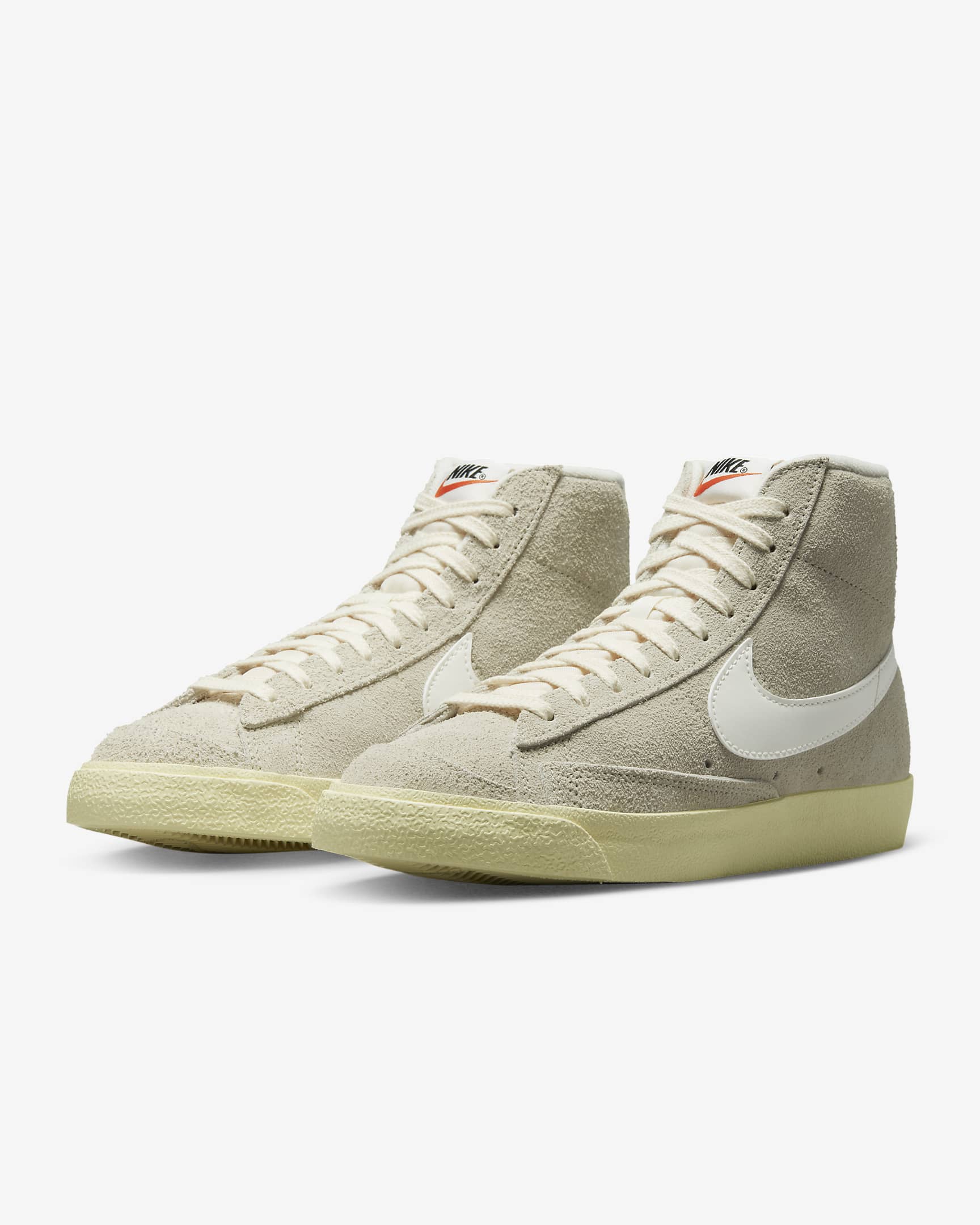 Nike Blazer Mid '77 Vintage Women's Shoe - Light Bone/Alabaster/Black/Sail