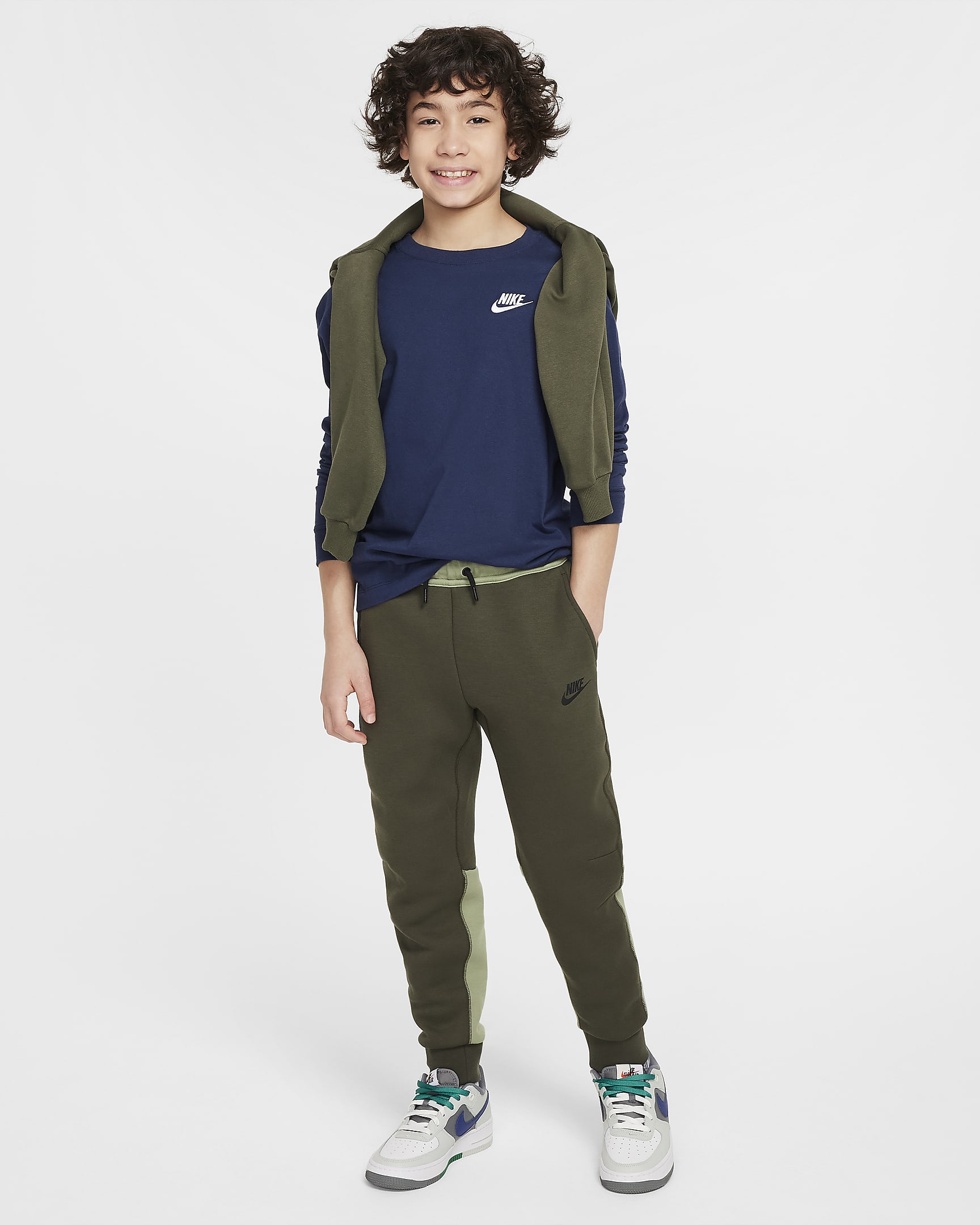 Nike Sportswear Tech Fleece Older Kids' (Boys') Trousers - Cargo Khaki/Oil Green/Black/Black