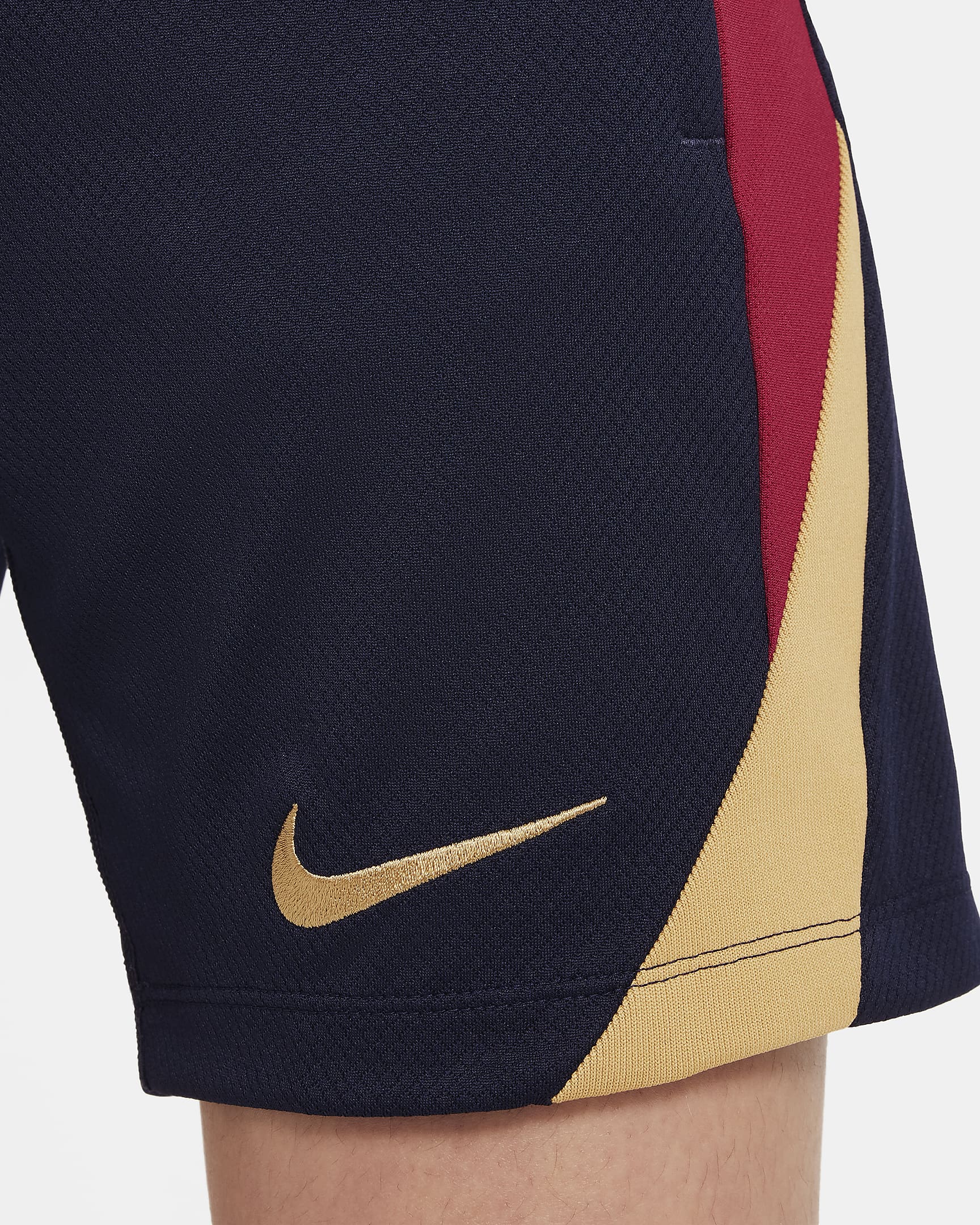 F.C. Barcelona Strike Older Kids' Nike Dri-FIT Football Shorts. Nike CA