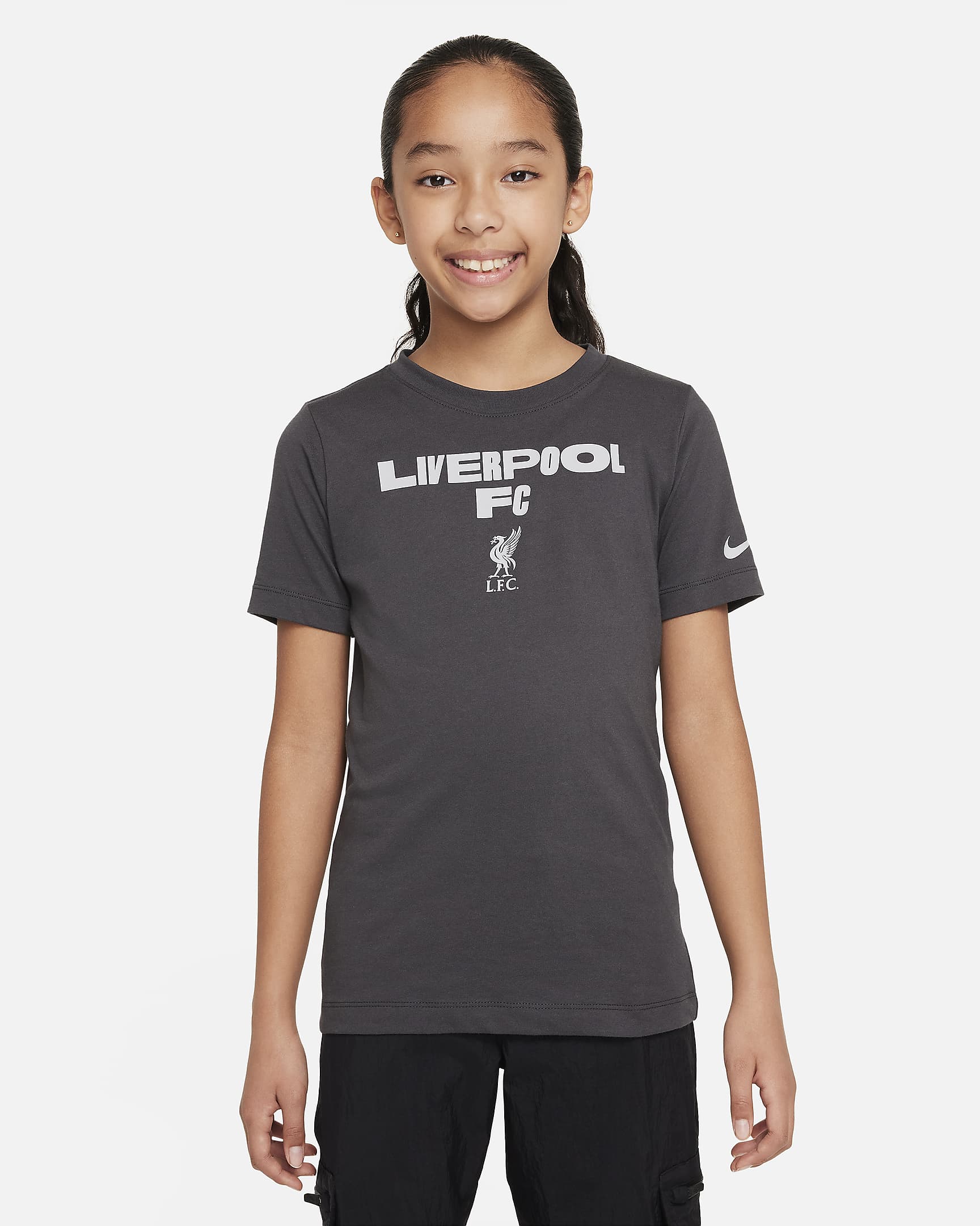 Liverpool F.C. Older Kids' Nike Football T-Shirt. Nike NL