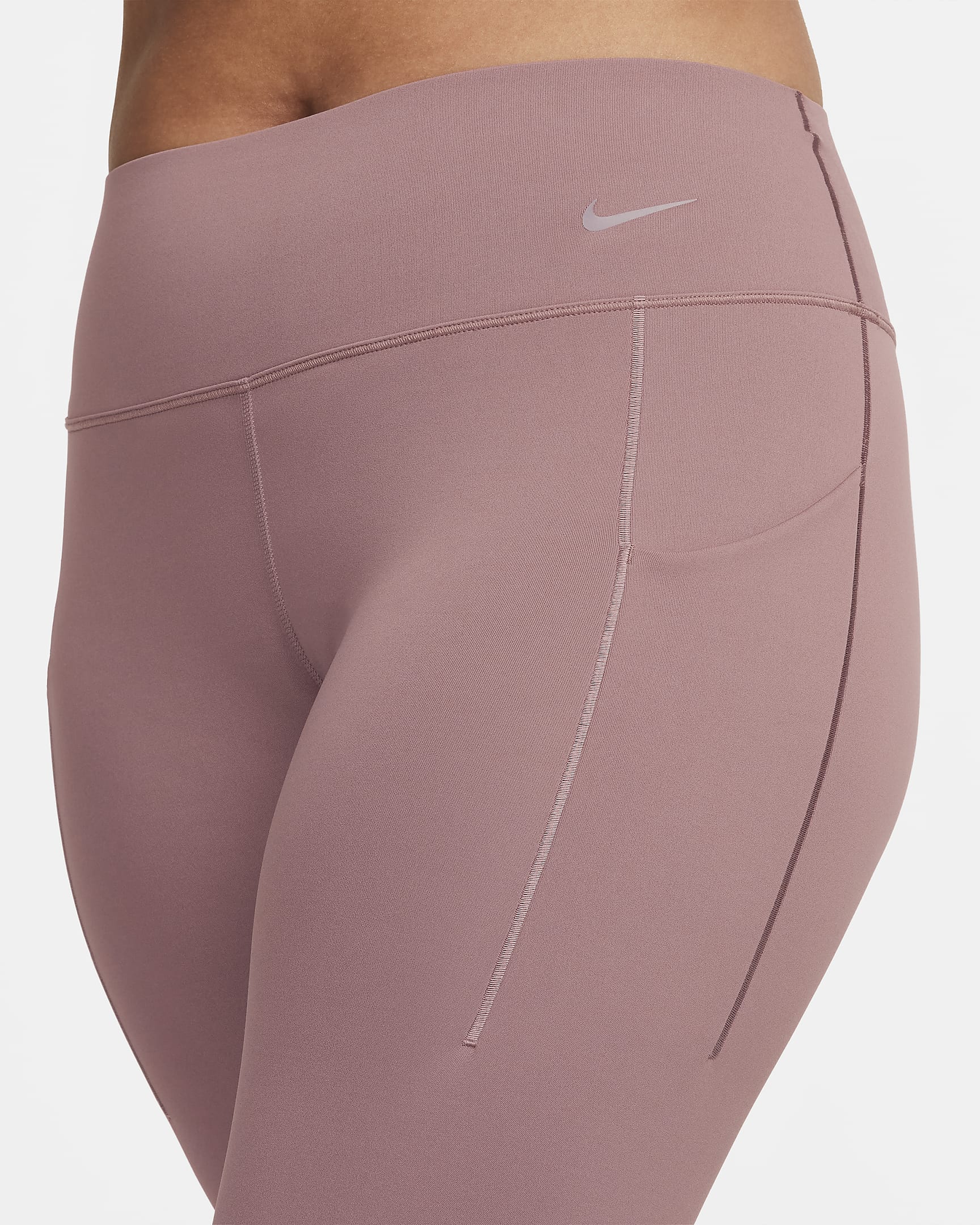 Nike Universa közepes tartást adó, középmagas derekú, teljes hosszúságú női leggings zsebekkel - Smokey Mauve/Fekete