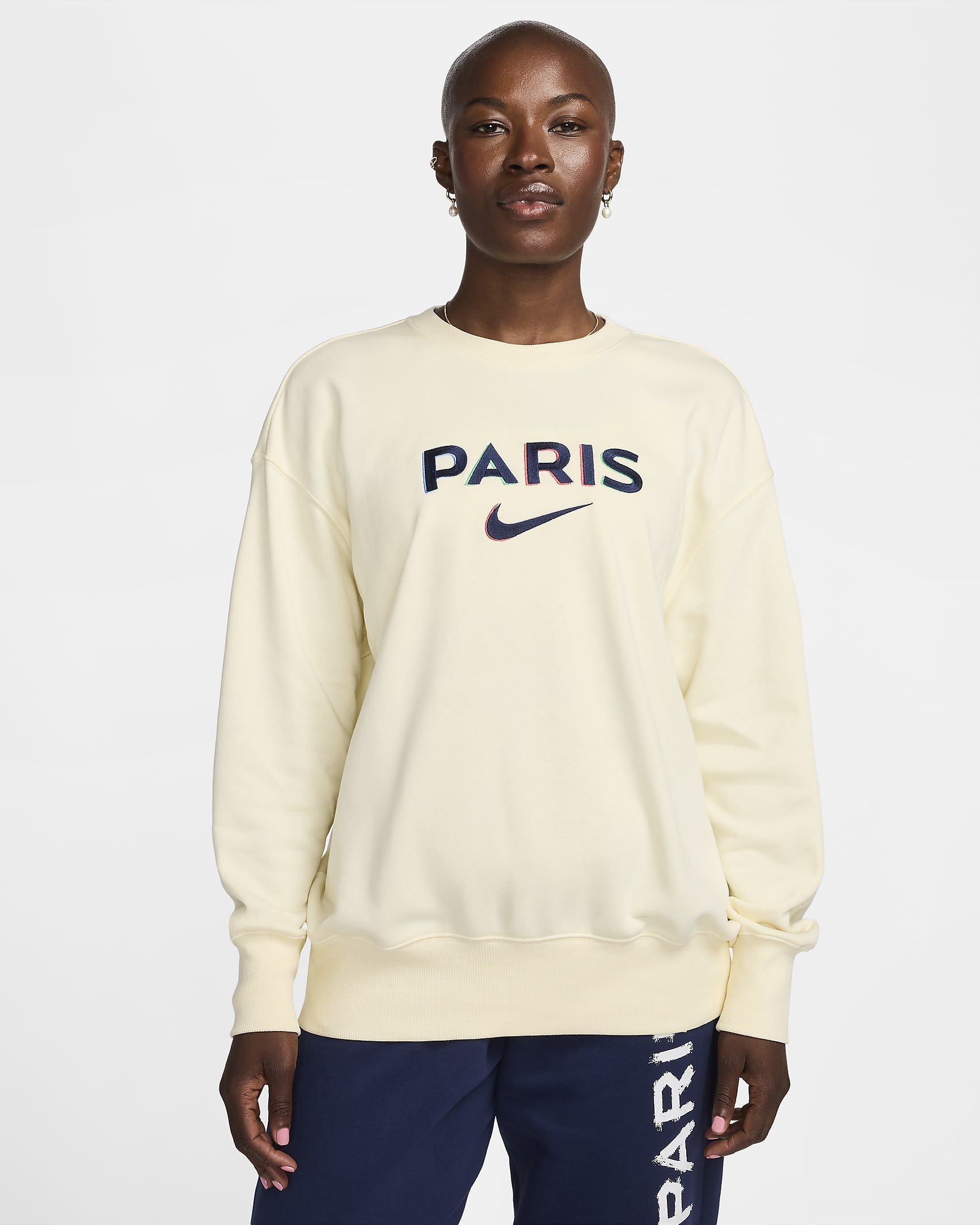 Paris Saint-Germain Phoenix Fleece Nike Soccer túlméretezett, kerek nyakkivágású női pulóver - Coconut Milk