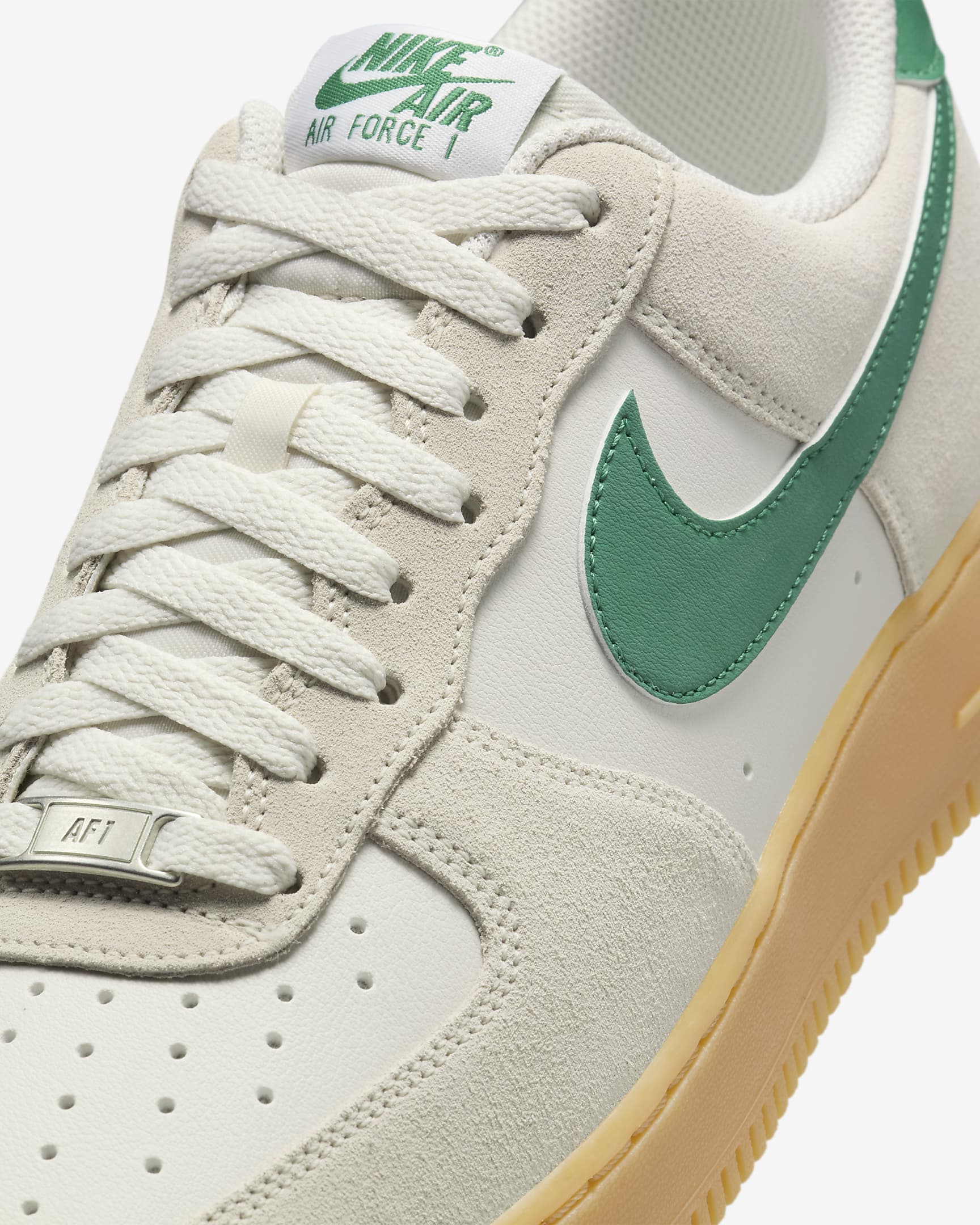 Sko Nike Air Force 1 ’07 LV8 för män - Phantom/Gum Yellow/Summit White/Malachite