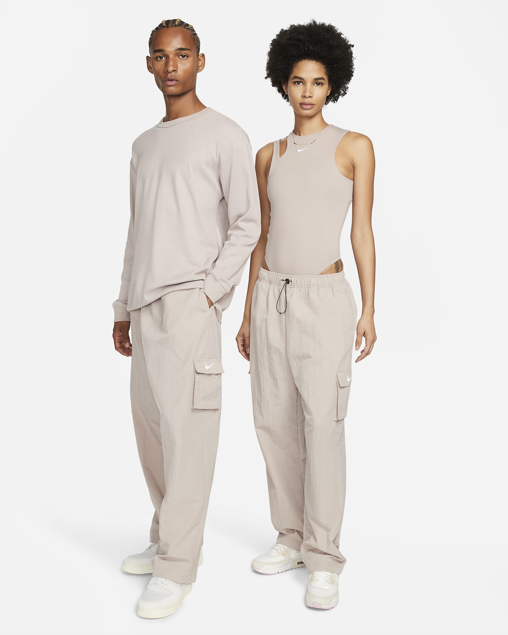 Nike Sportswear Essential Women's High-Rise Woven Cargo Trousers. Nike ZA