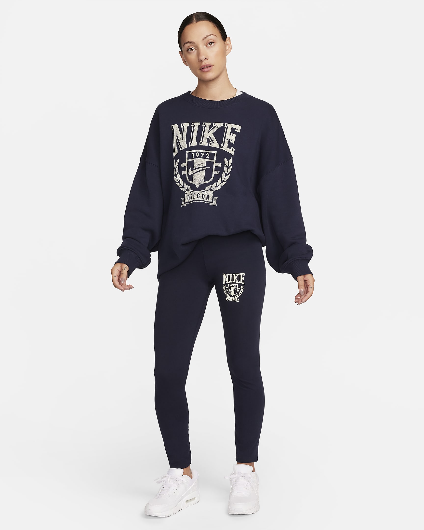 Nike Sportswear Women's Oversized Fleece CrewNeck Sweatshirt. Nike NL