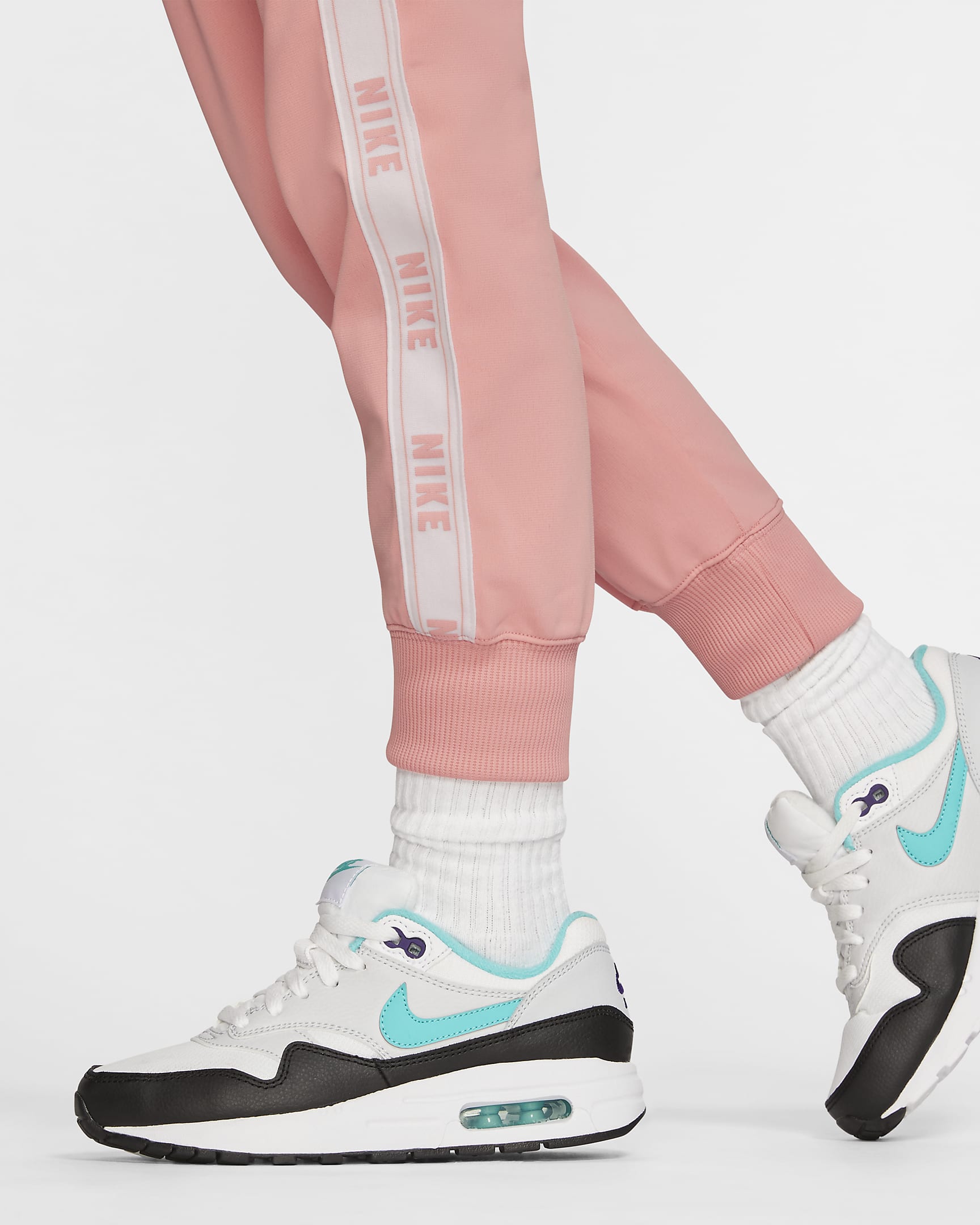 Nike Sportswear Girls' Tracksuit. Nike RO