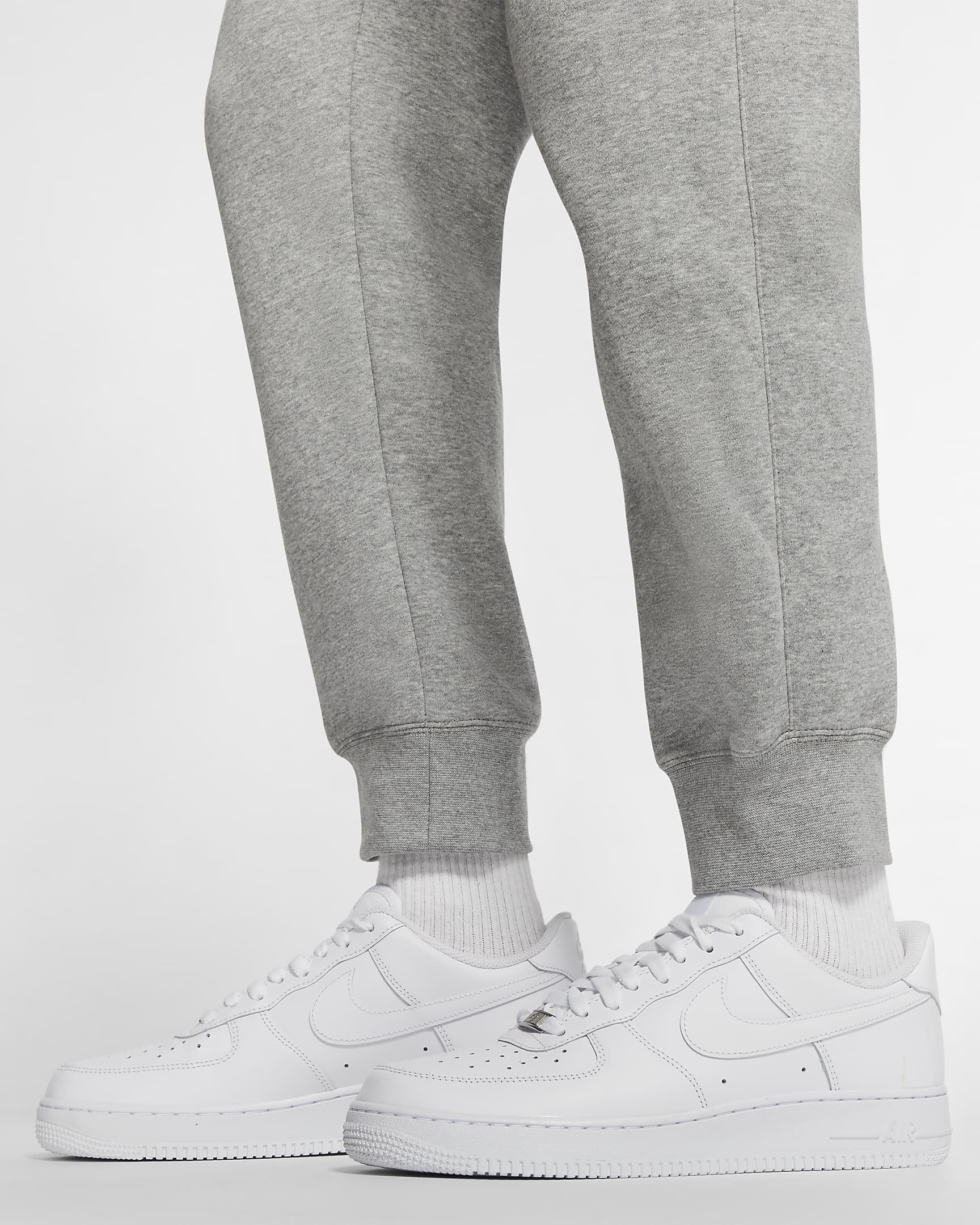 Nike Sportswear Club Fleece Cargobroek voor heren - Dark Grey Heather/Matte Silver/Wit