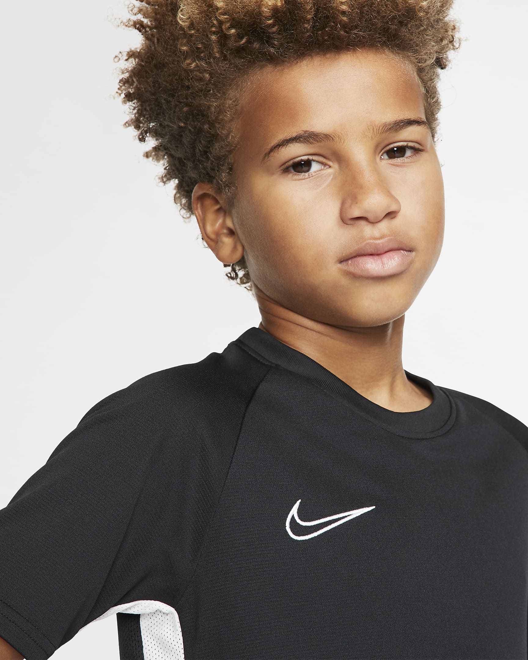 Nike Dri-FIT Academy Older Kids' Short-Sleeve Football Top. Nike IN