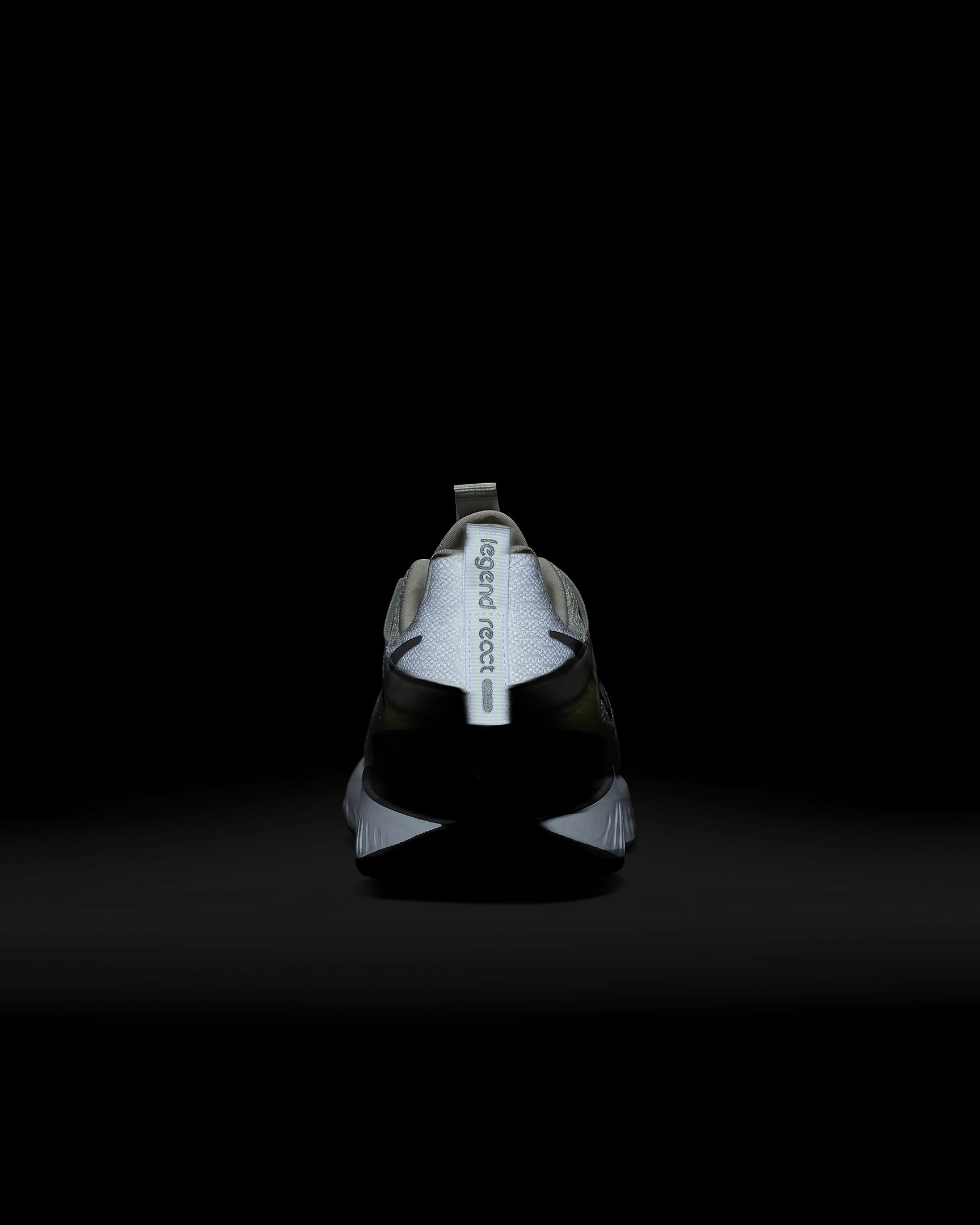 at1368 nike legend react 2