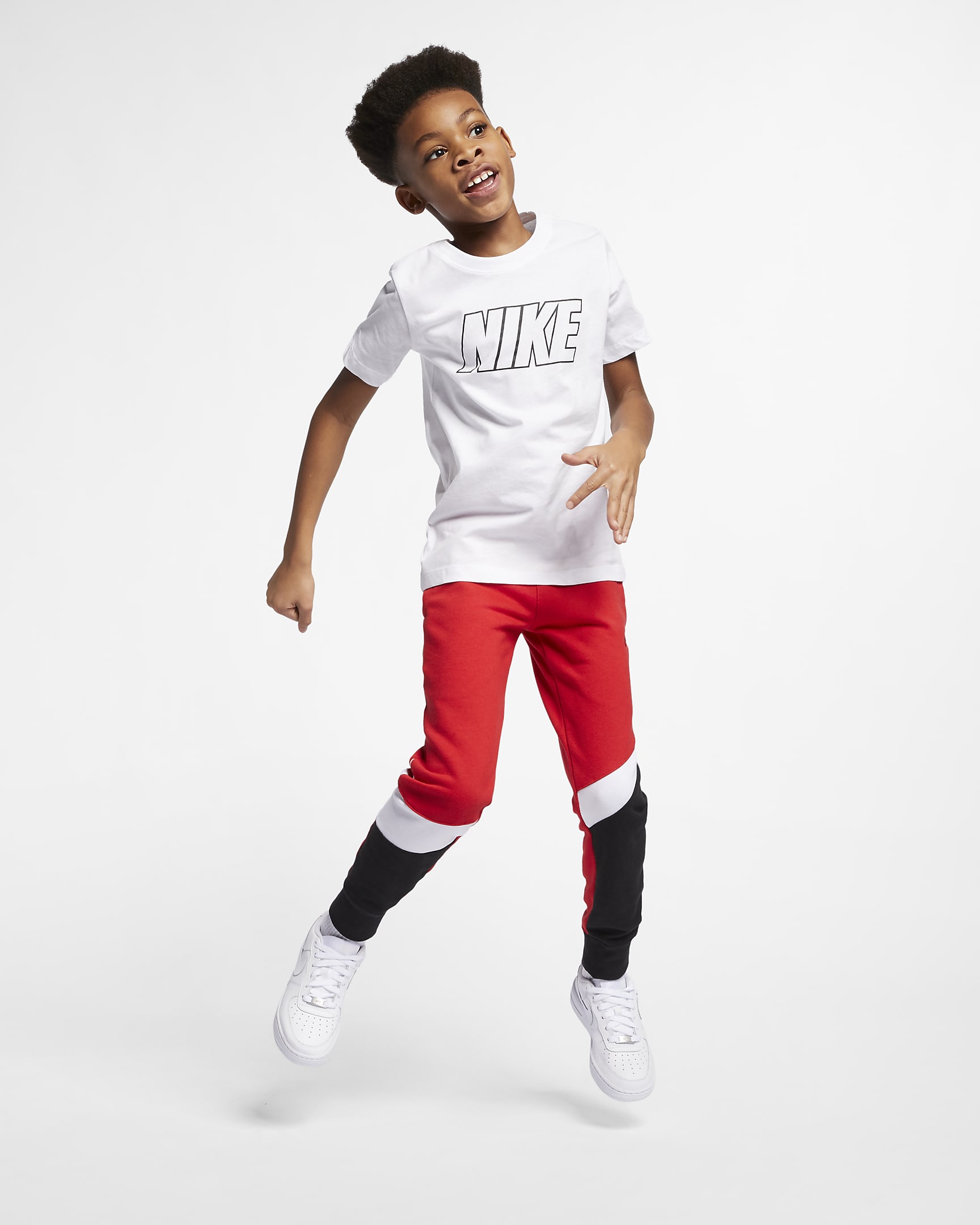 Nike Sportswear Older Kids' (Boys') T-Shirt. Nike SK