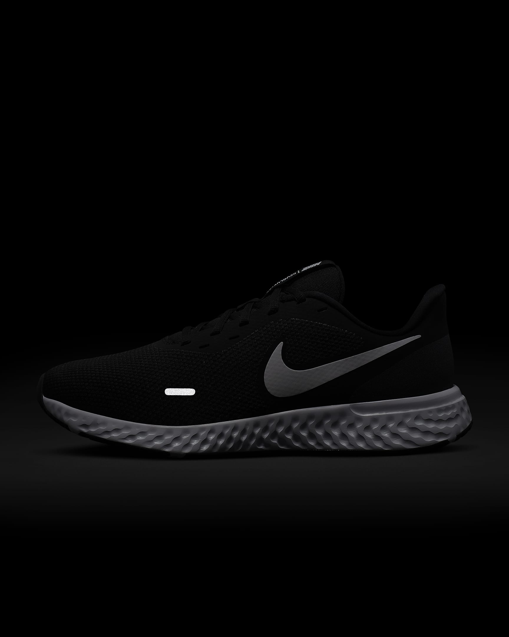 Nike Revolution 5 Men's Road Running Shoes (Extra Wide). Nike LU