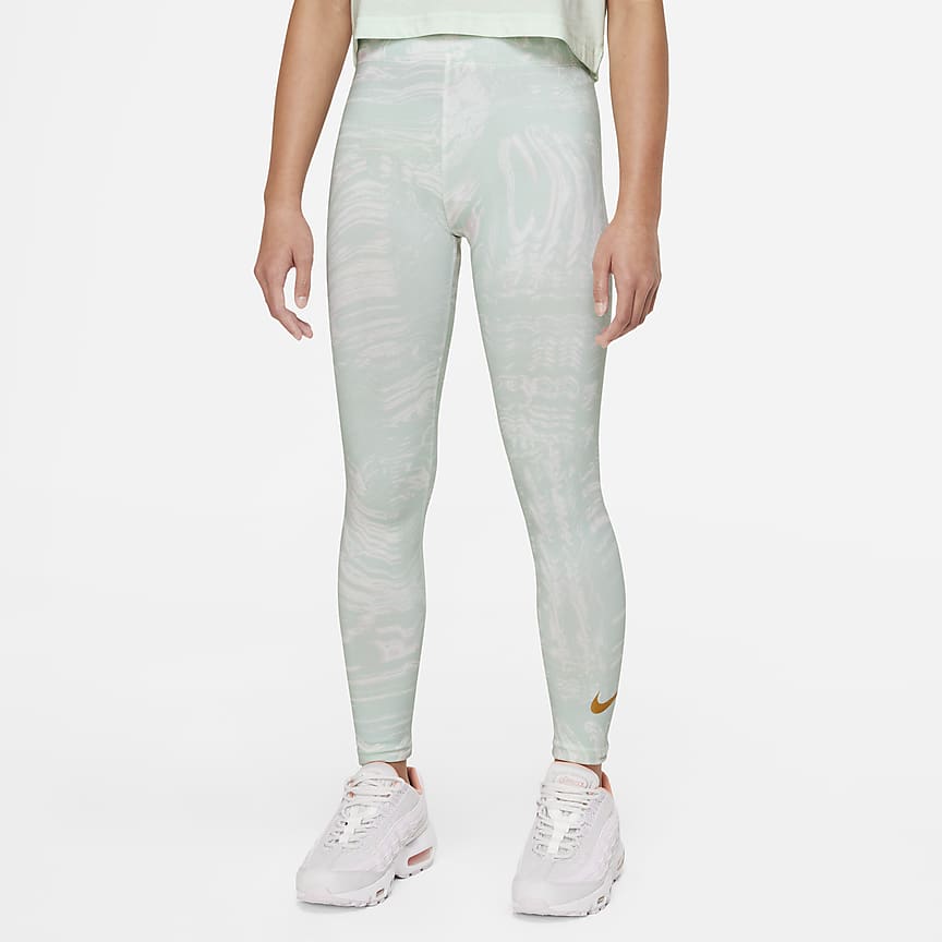 Nike Sportswear Essential Older Kids 