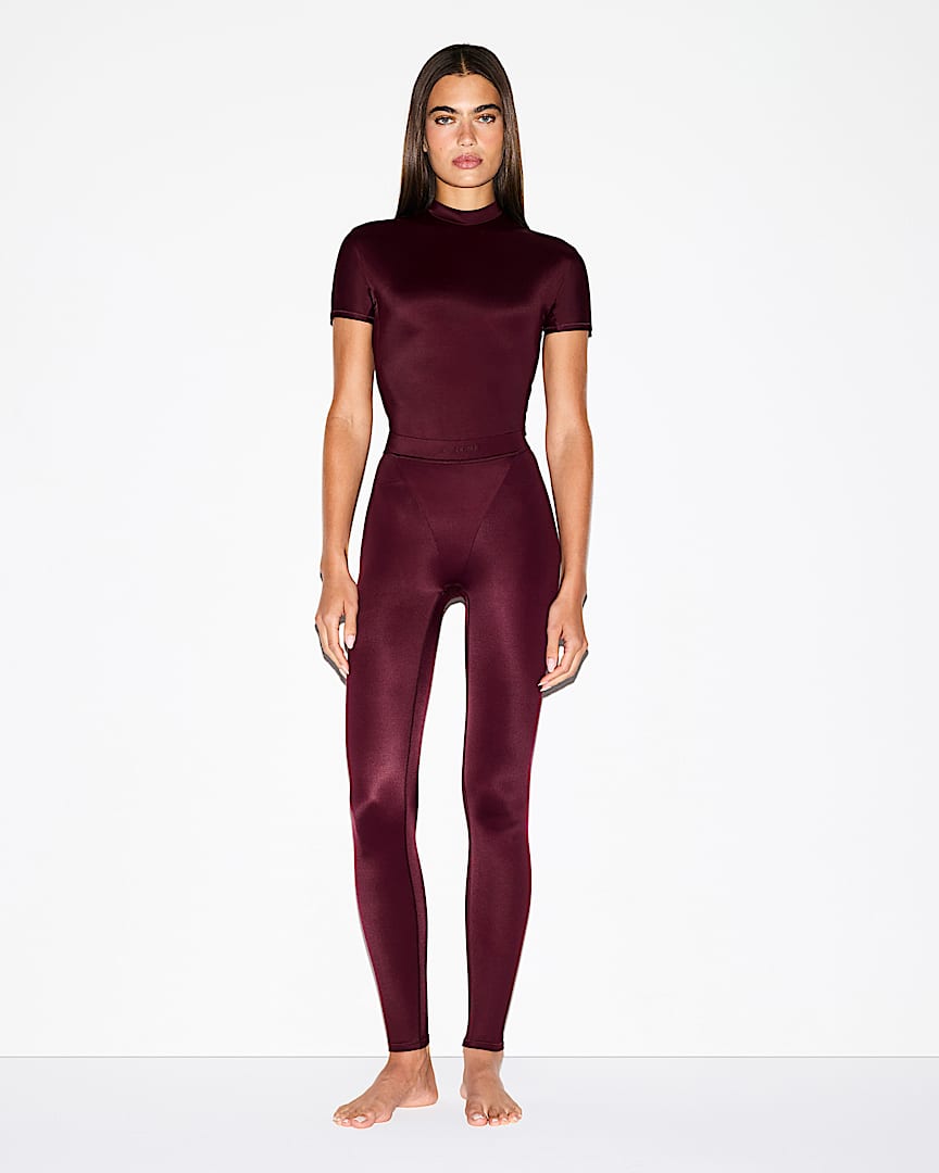 NikeSKIMS Shine Women's High-Waisted V-Panel 26" Leggings