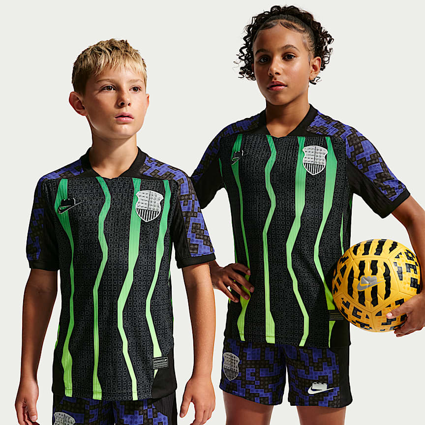 Nike x LEGO® Collection