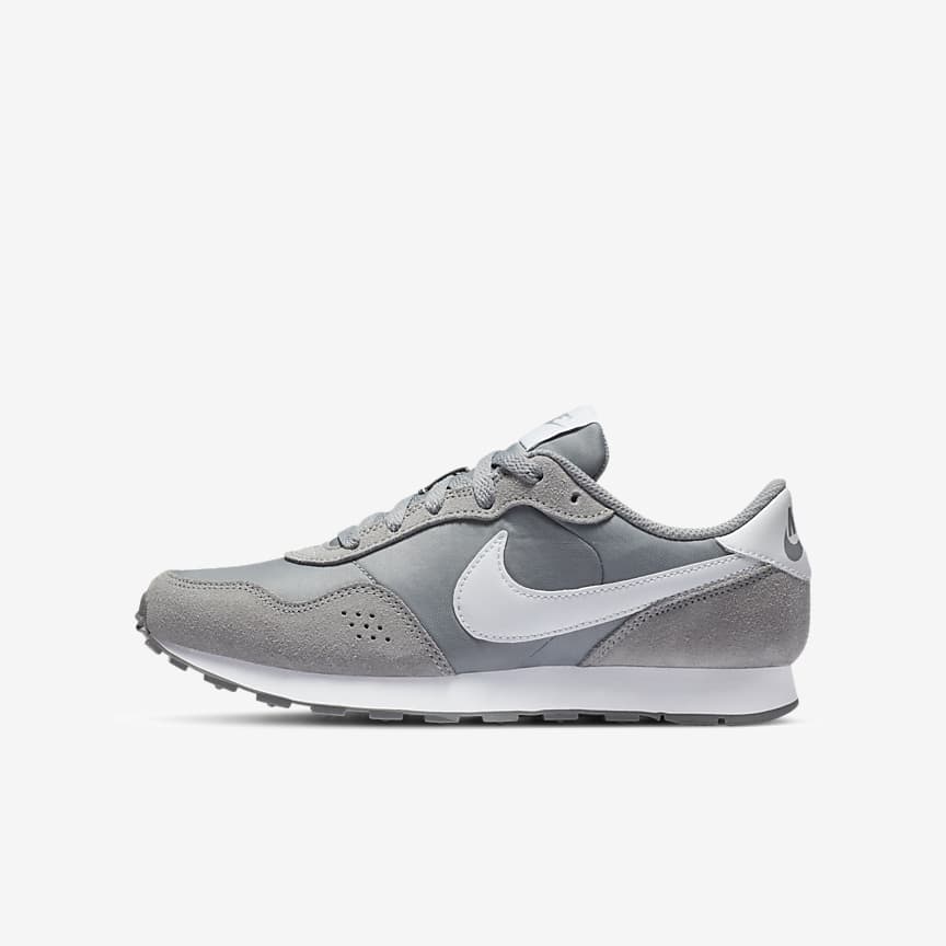 Nike MD Valiant Older Kids' Shoe. Nike CA