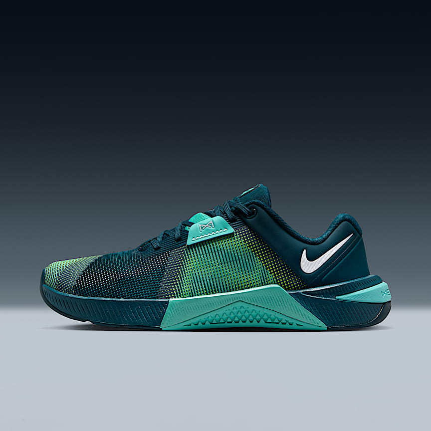 【新品】未使用✨NIKEナイキ　ウィメンズエアマックス　アクシス　スニーカー NIKE公式】ナイキ エア マックス ニュアクシス ウィメンズ