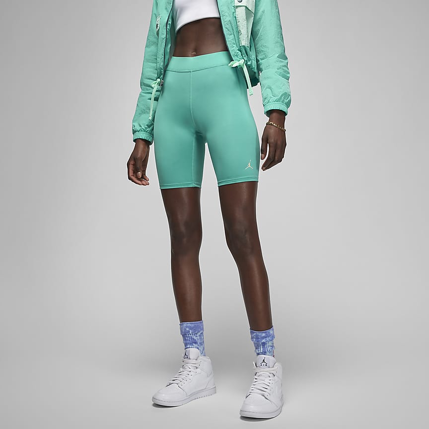 Mid-Rise Bike Shorts. Nike 