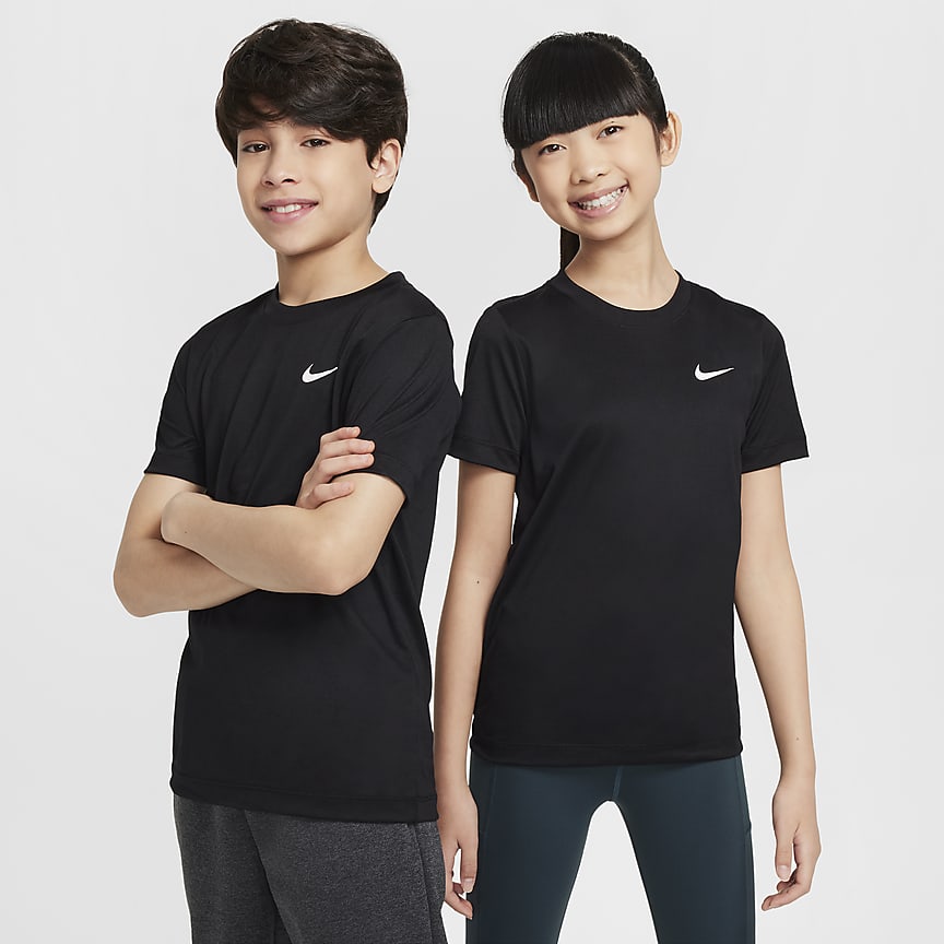 NIKE ナイキ　半端丈スカート　バックスリットファスナー　ブラック NIKE ナイキ 半端丈スカート バックスリットファスナー ブラック