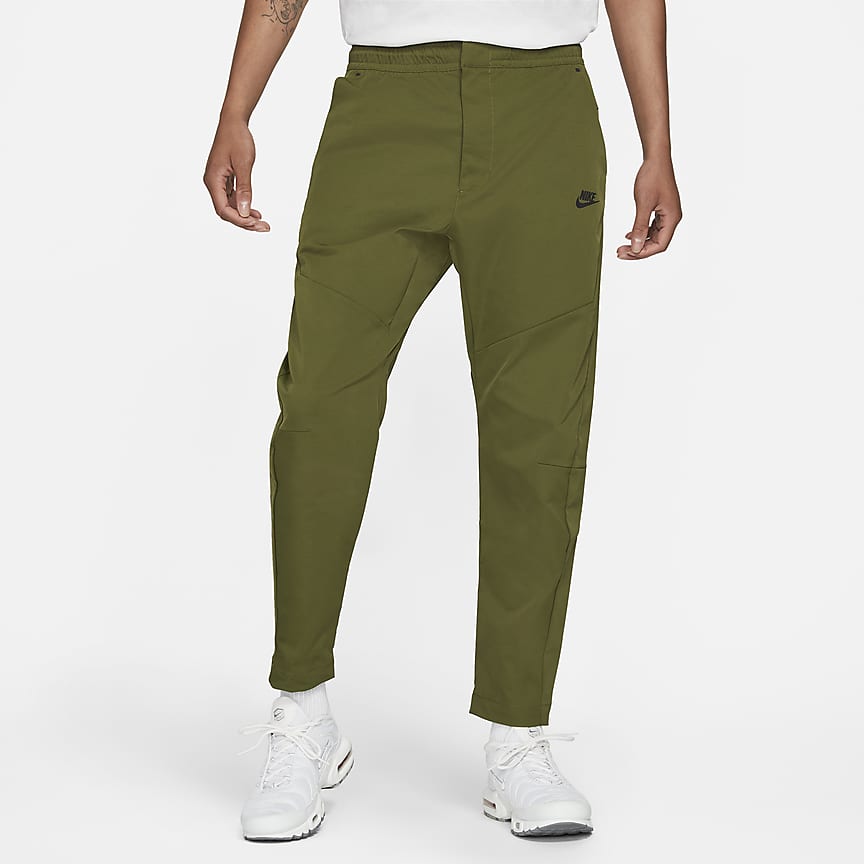 Unlined Utility Cargo Pants. Nike 