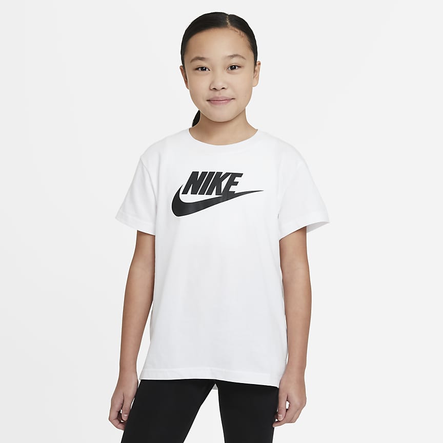 Nike Sportswear Older Kids' T-Shirt 