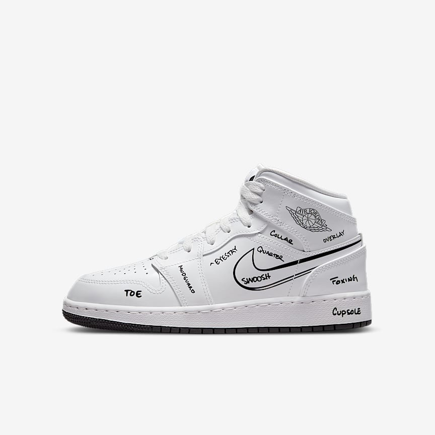 Air Jordan 1 Low Older Kids' Shoes. Nike LU