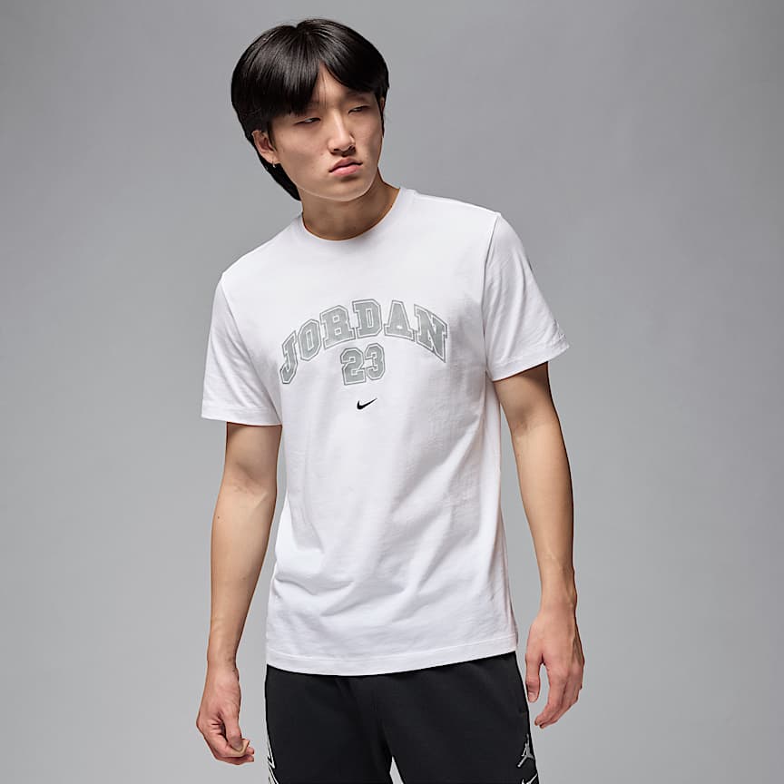 Nike Sportswear 男款T 恤。Nike TW