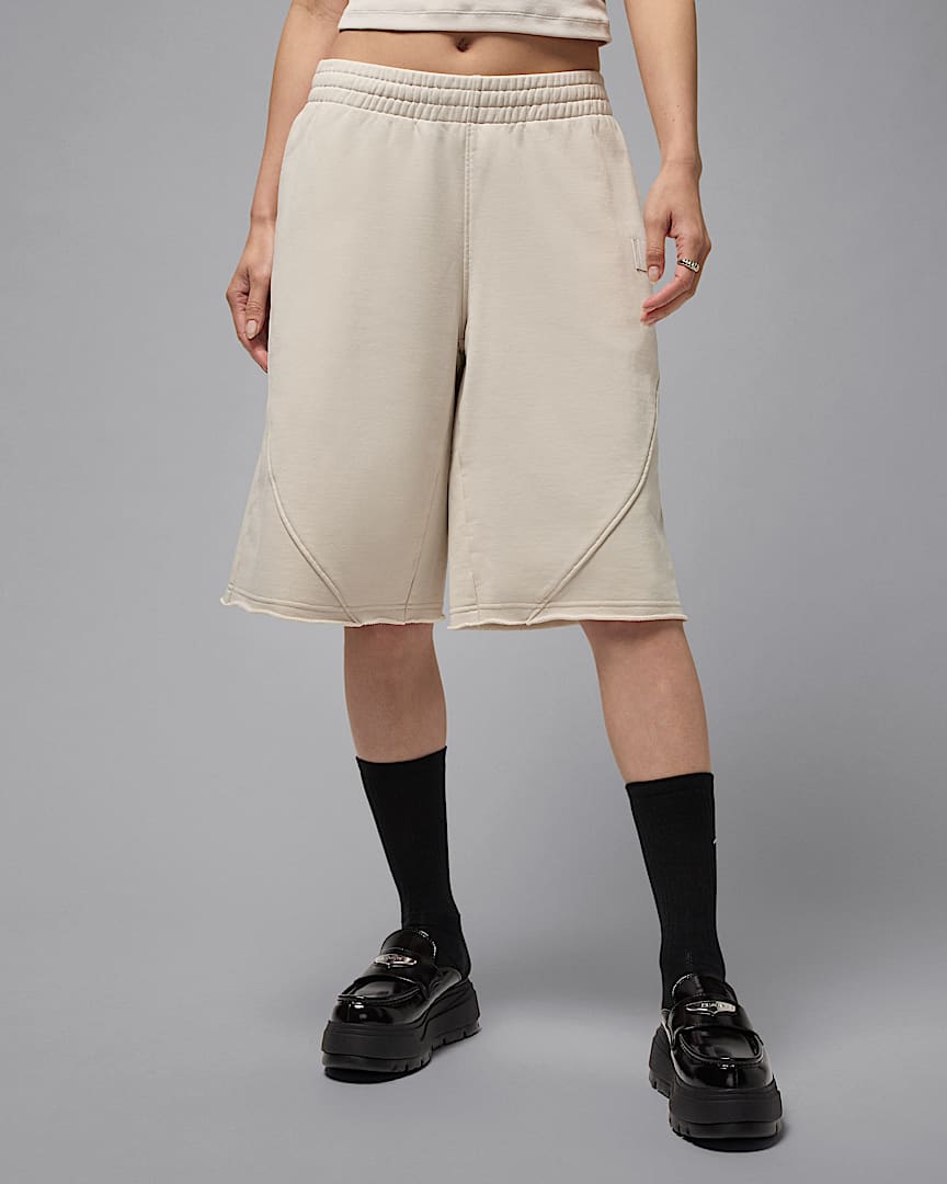 Nike 24.7 ImpossiblySoft Women's Dri-FIT Mid-Rise Loose 4" Shorts