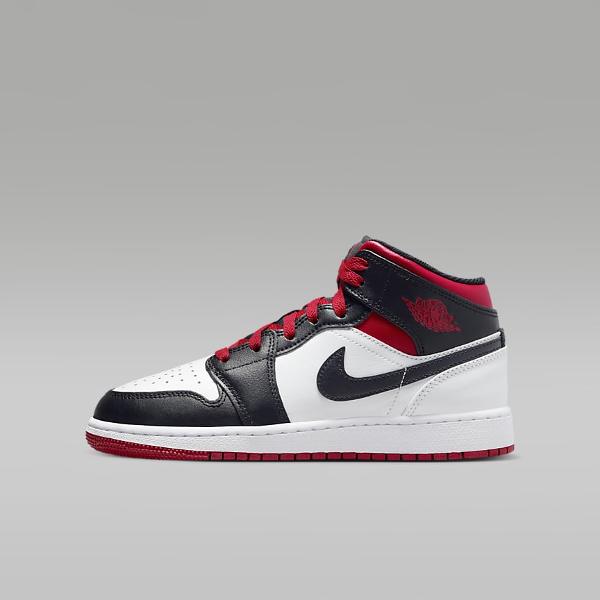 Air Jordan 1 Mid Older Shoes. Nike IN